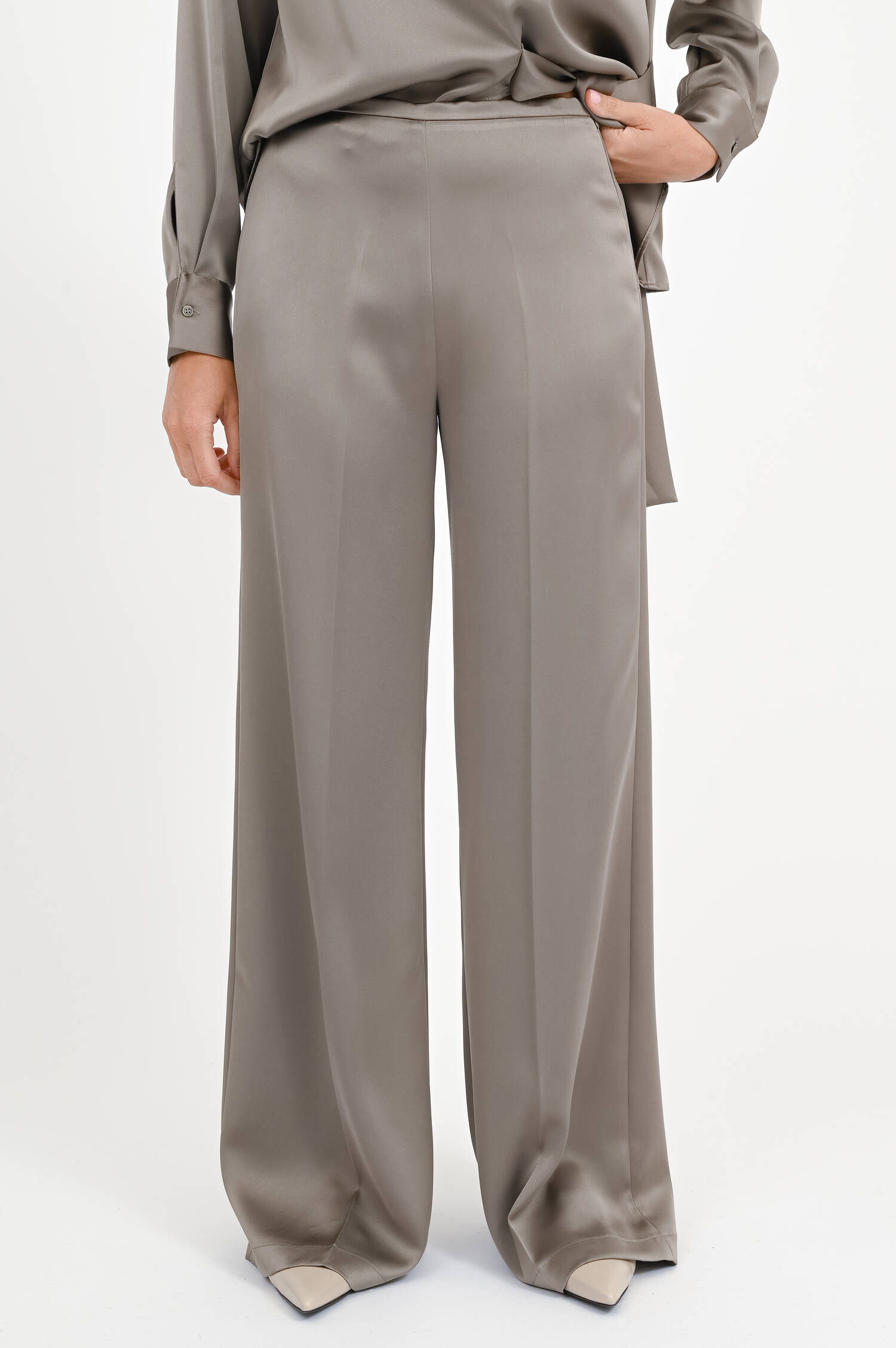 Hose in Satin-Optik in Taupe Hose in Satin-Optik in Taupe