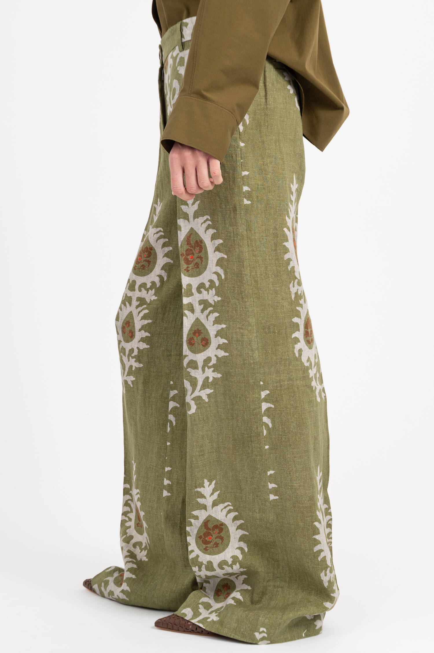 Leinenhose mit Print in Olivgrün