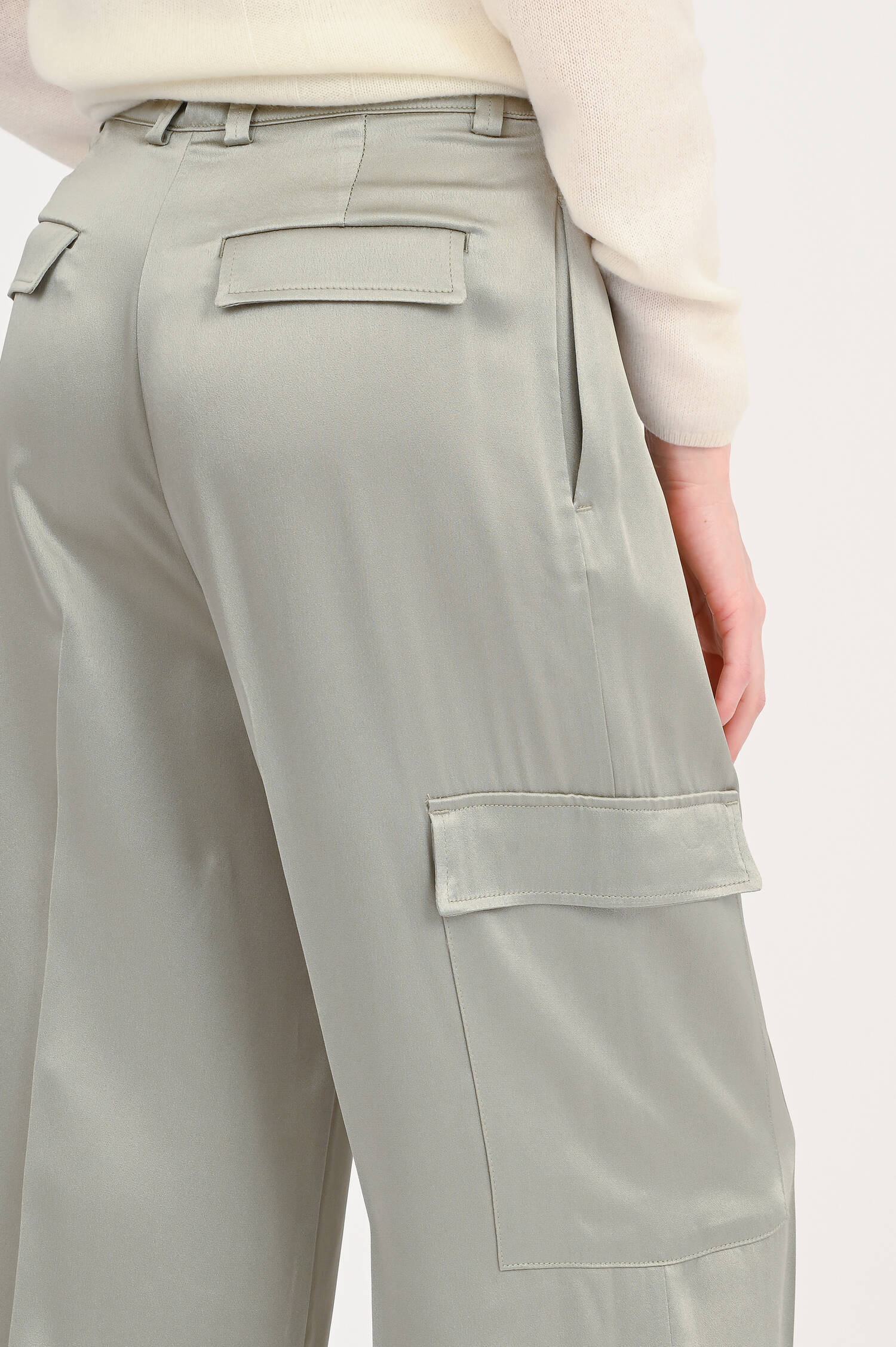 Weite Satinhose LAIKA in hellem Khaki