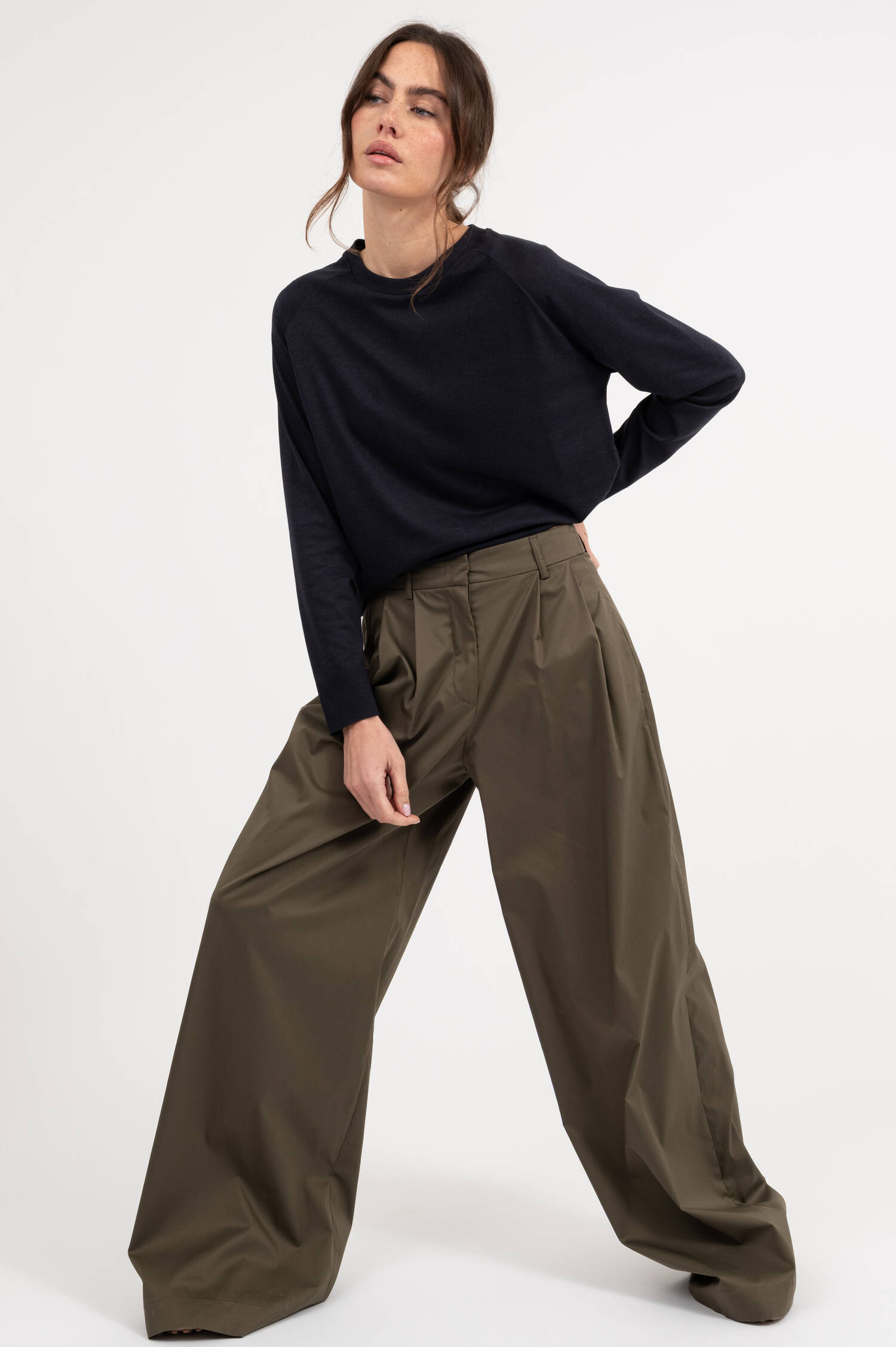 Hose mit weitem Bein in Oliv