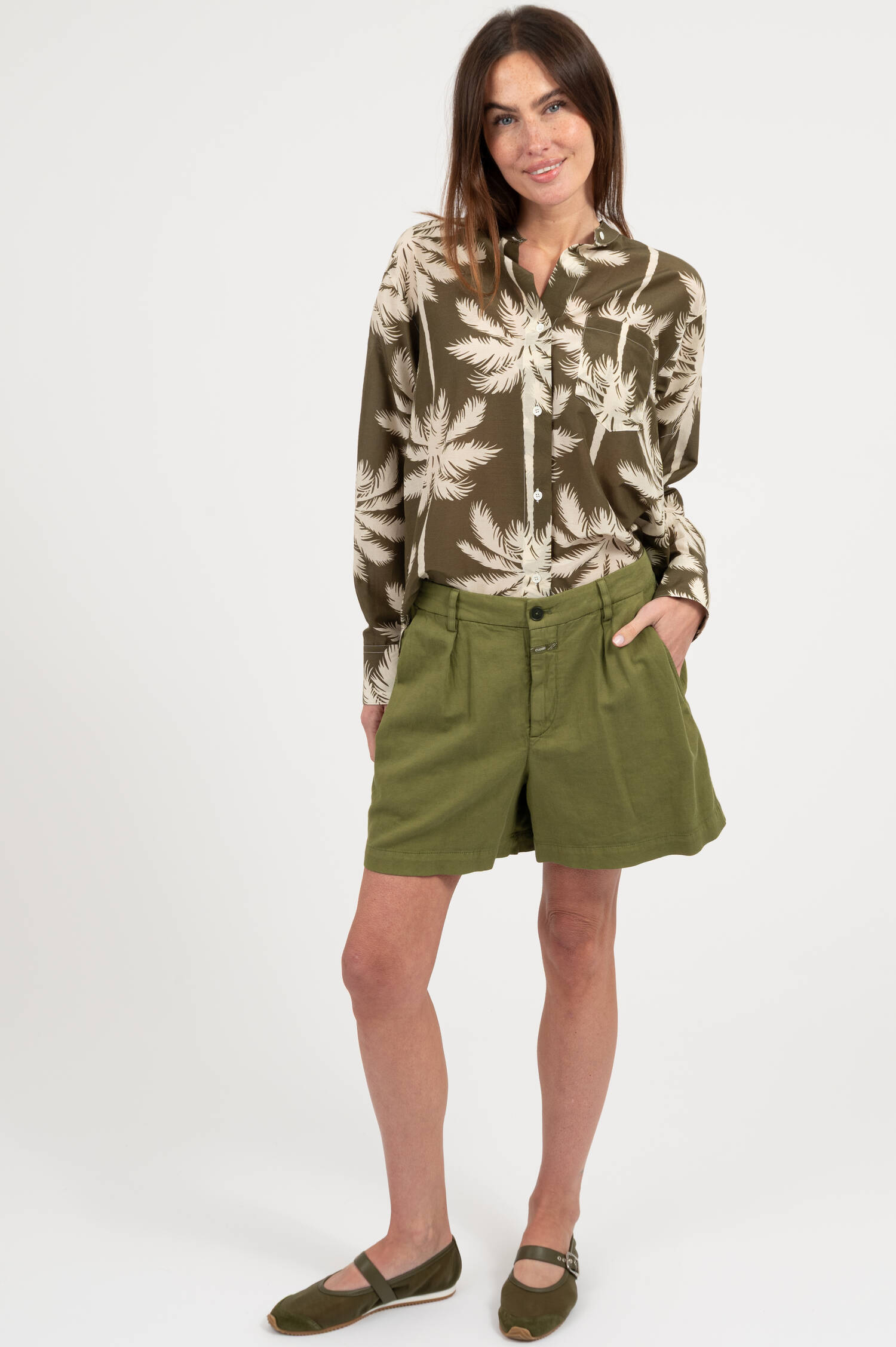 Bermuda Short REVYL in Olivgrün