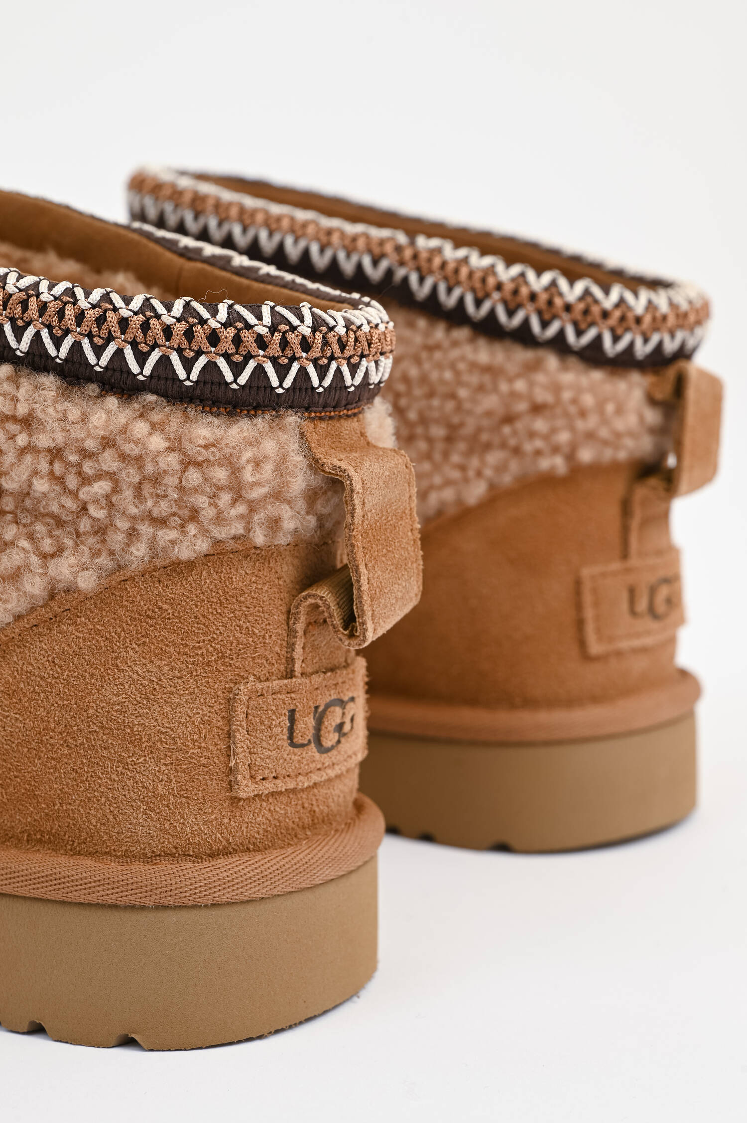 Lammfell-Boot ULTRA MINI CURLY in Chestnut Lammfell-Boot ULTRA MINI CURLY in Chestnut