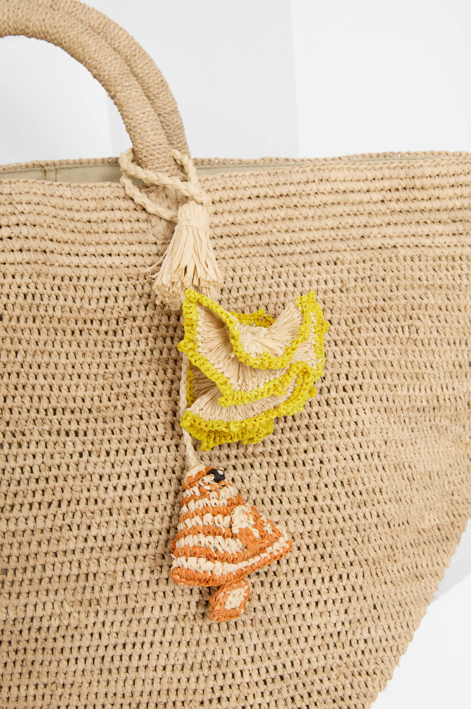 Anhänger BAG CHARM STRIPY in Natur