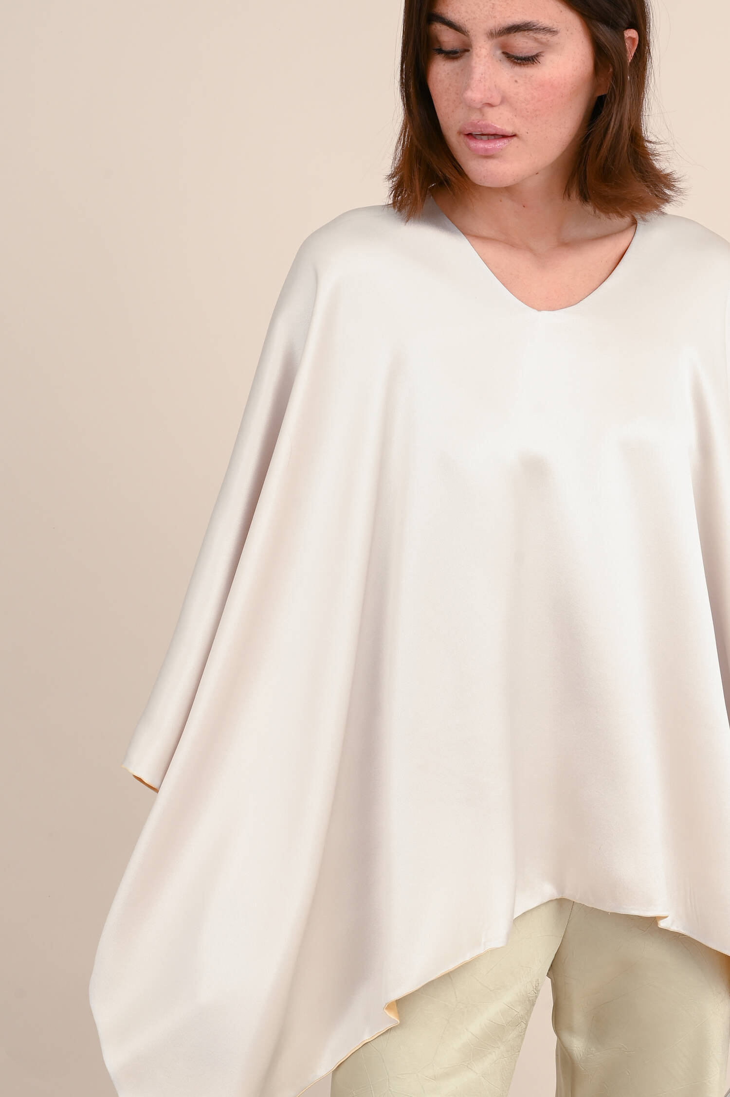 Wende-Cape aus Seide in Champagne/Vanille