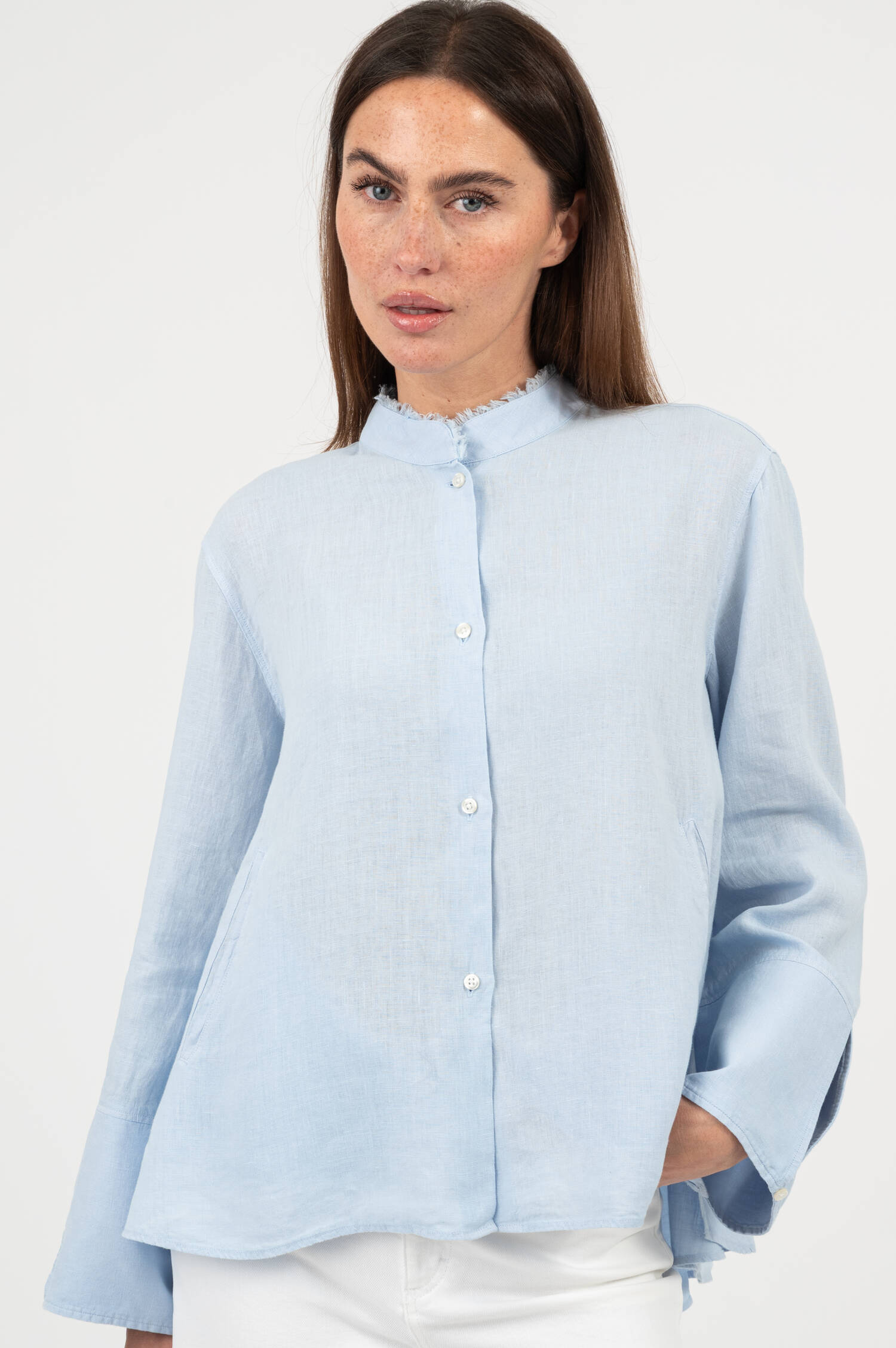 Leinenbluse in Hellblau