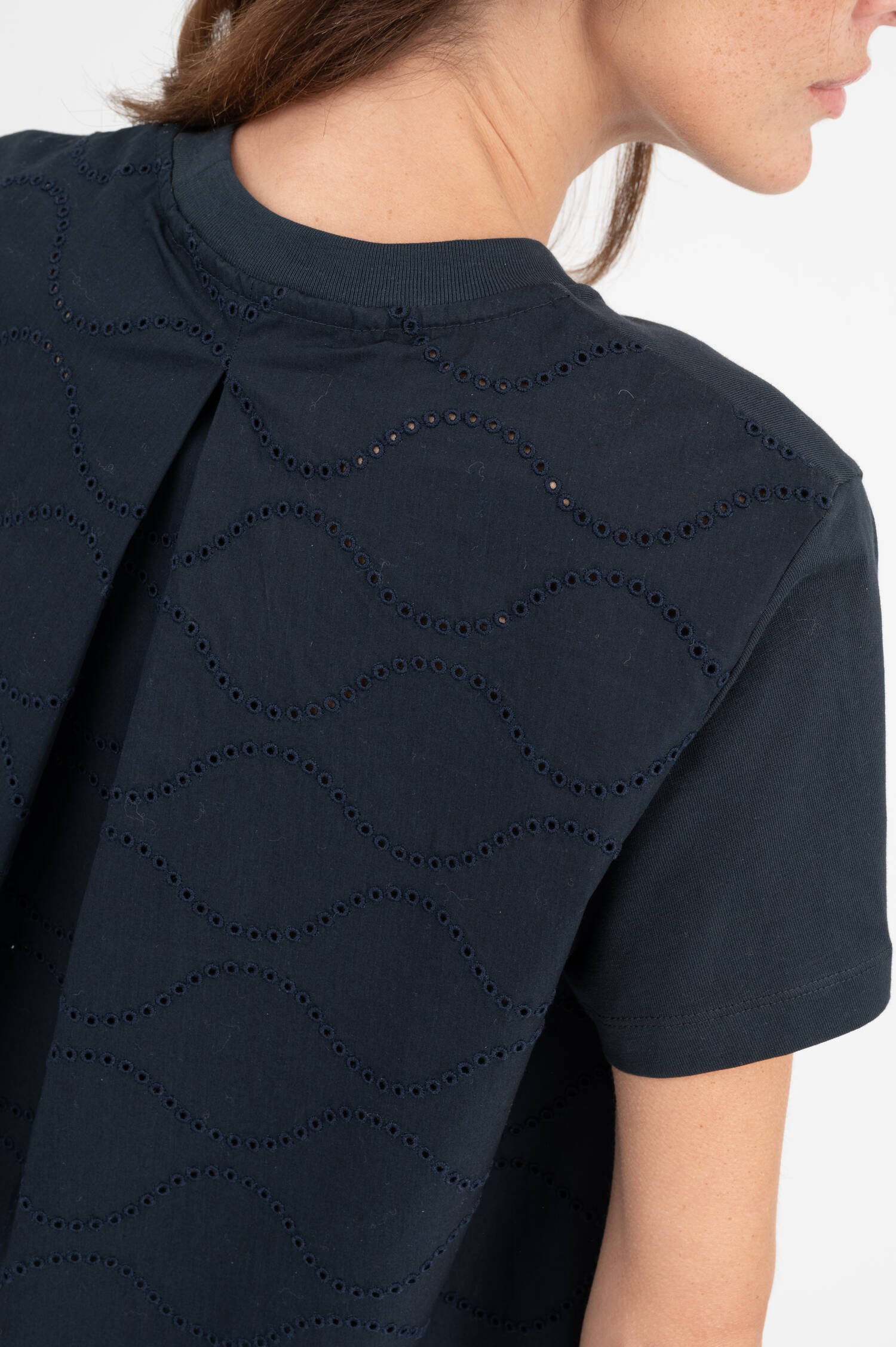 T-Shirt mit Lochmuster in Navyblue