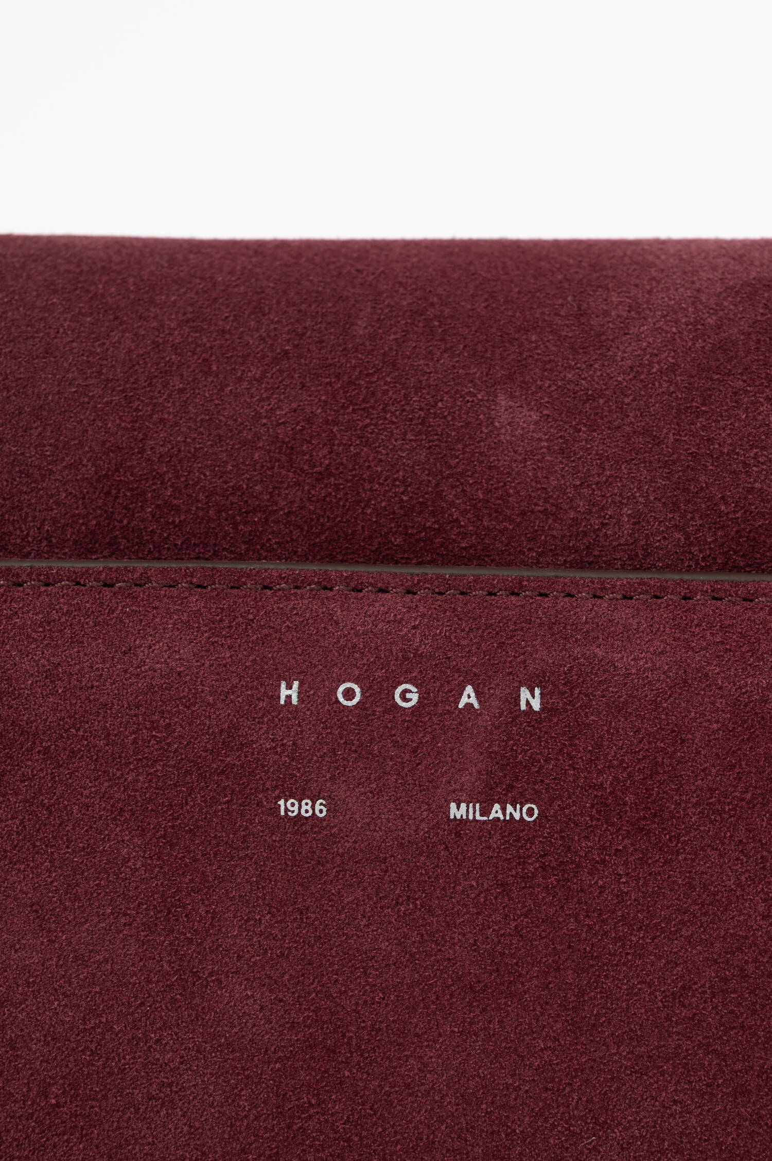 Veloursleder-Flap-Tasche H-TURN in Bordeaux Veloursleder-Flap-Tasche H-TURN in Bordeaux