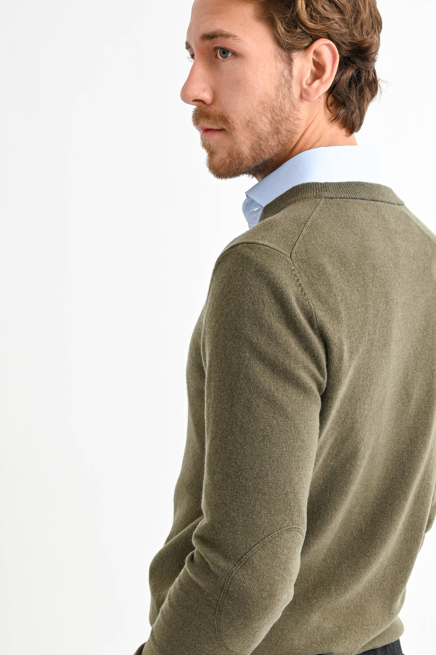 Cashmere Pullover mit V-Ausschnitt in Oliv