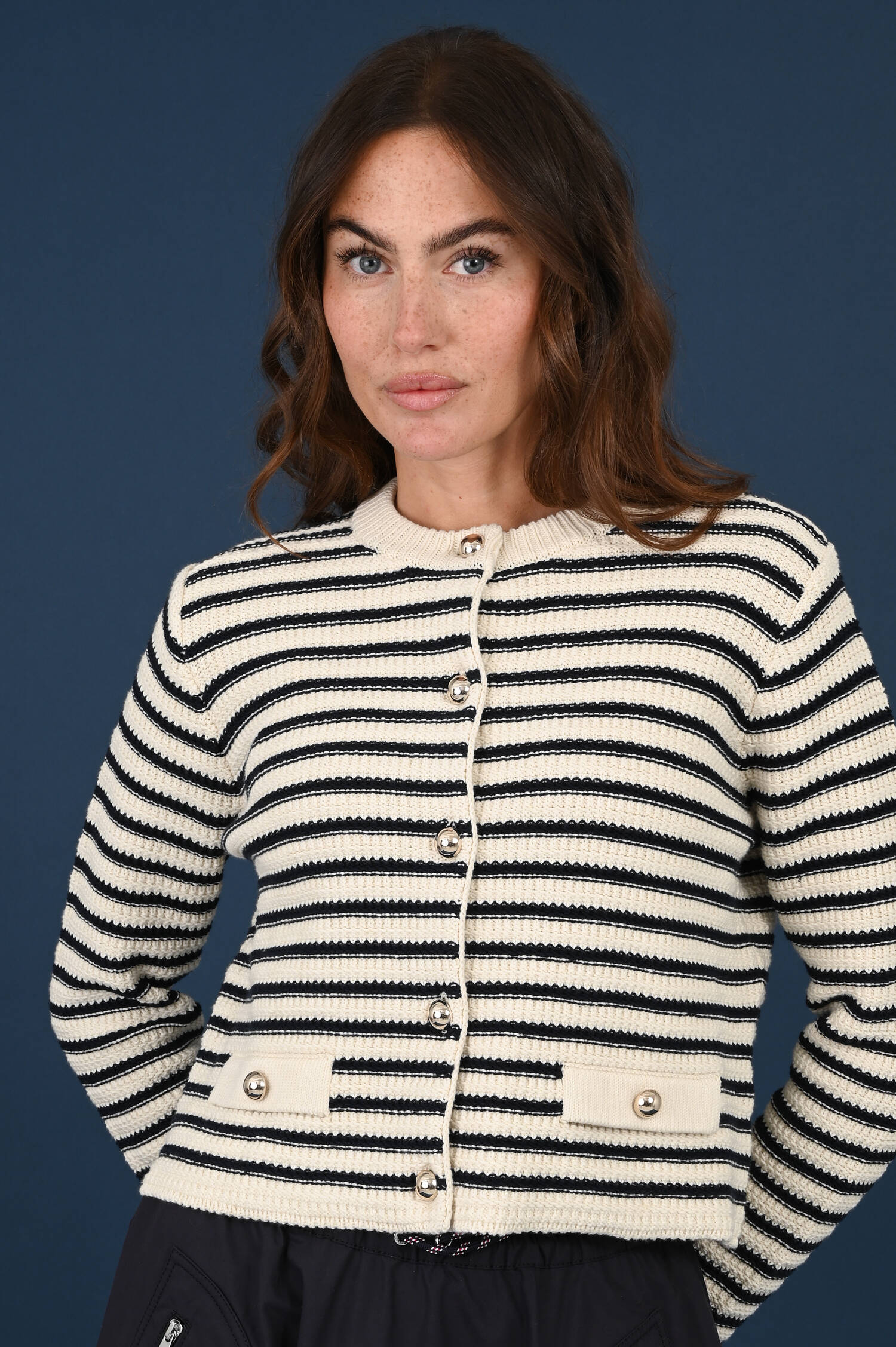 Cardigan aus Baumwoll-Mix in Ecru/Navy gestreift Cardigan aus Baumwoll-Mix in Ecru/Navy gestreift