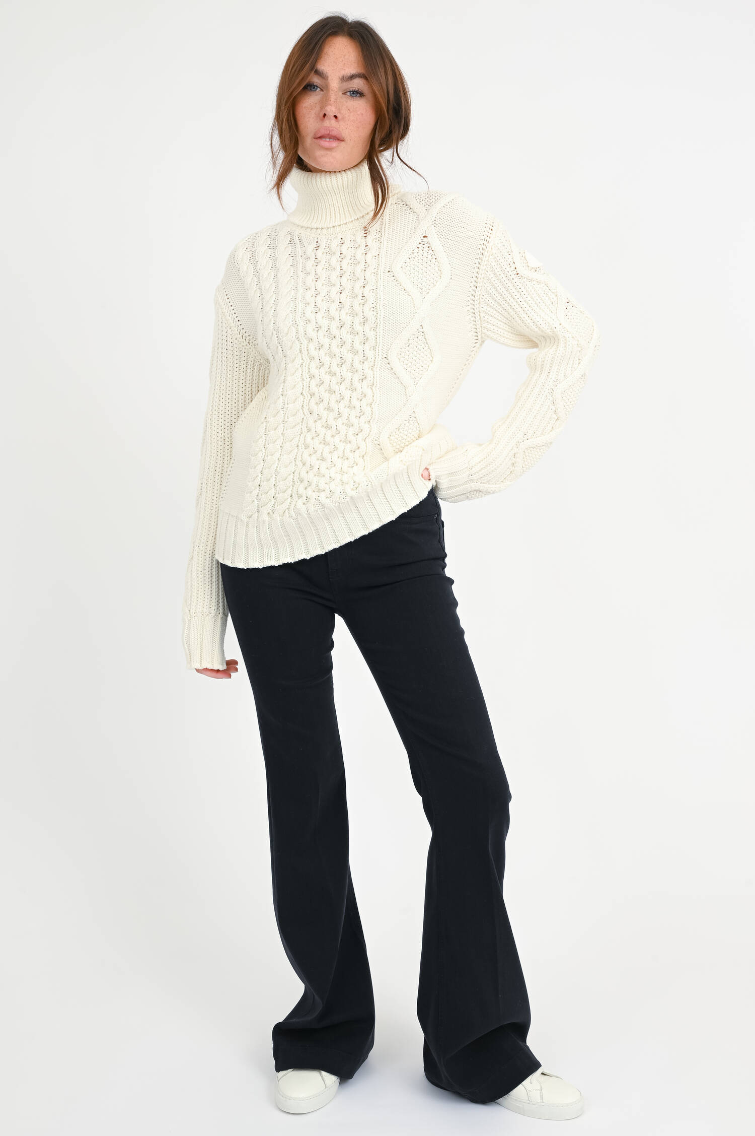 Pullover mit Zopfmuster in Creme