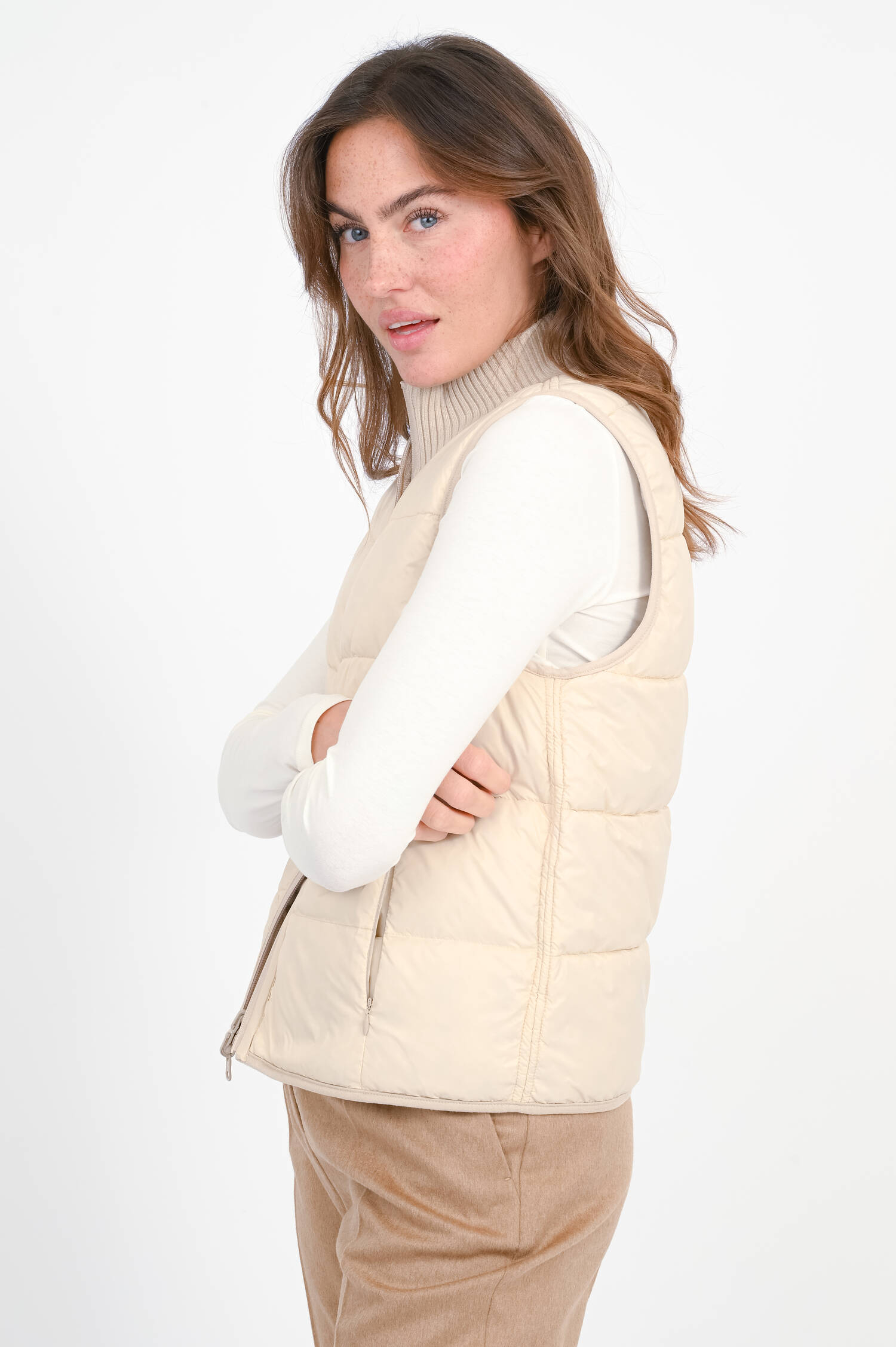 Daunen-Wendegilet mit Zopfstrick-Muster in Natural