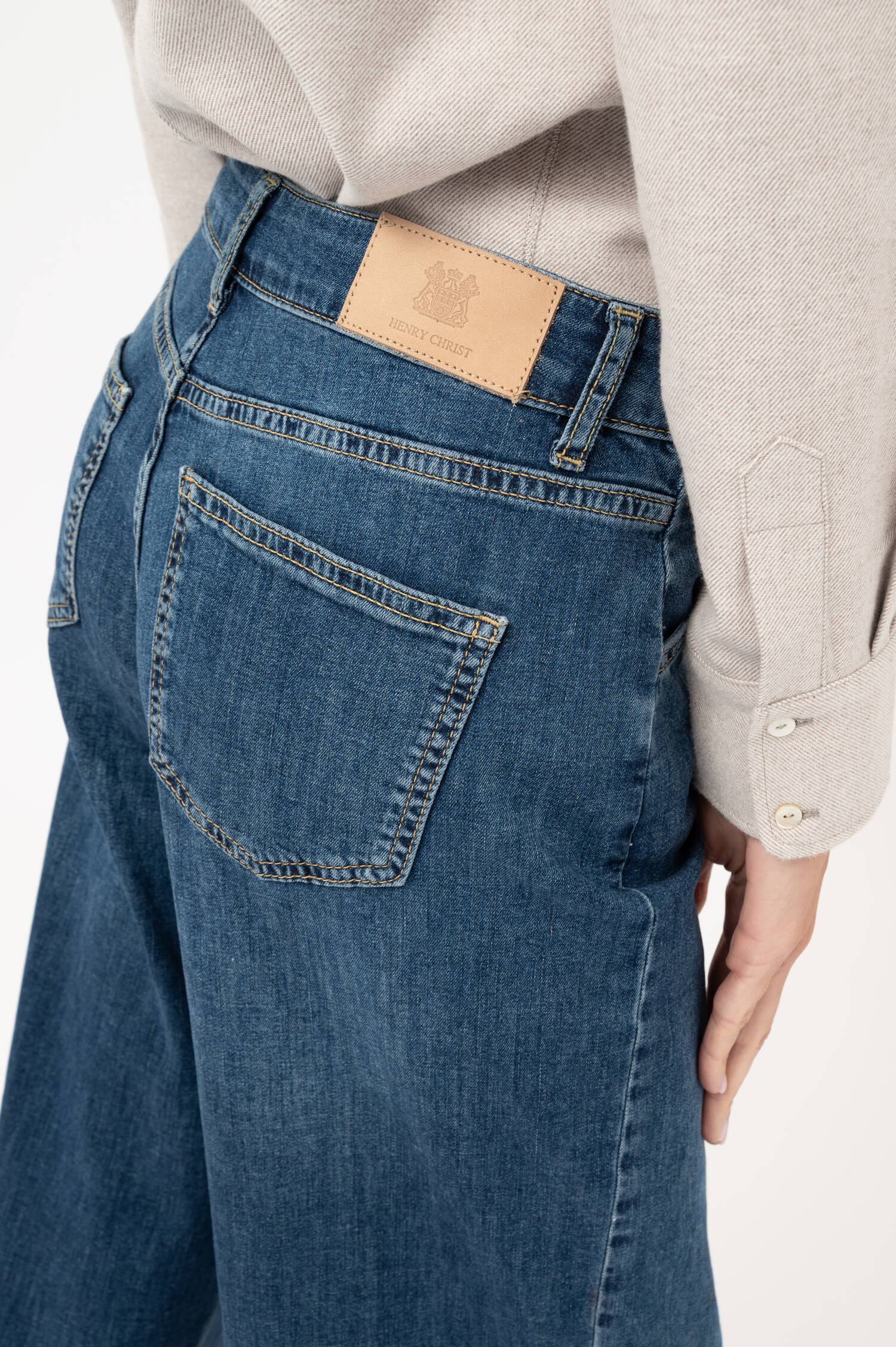 Jeans mit Fransende in Blau Jeans mit Fransende in Blau