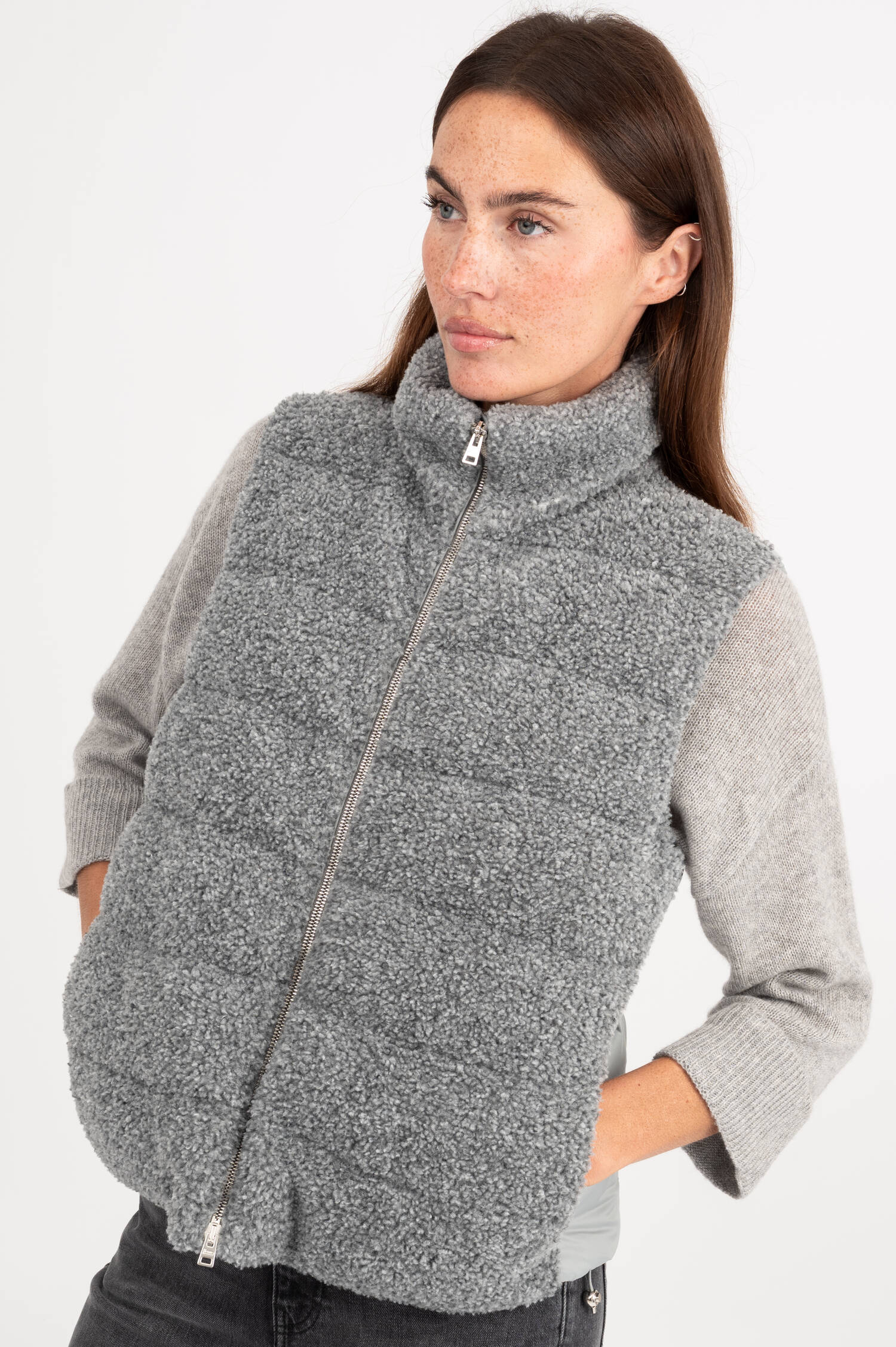 Gilet mit Teddy-Einsatz in Hellgrau Gilet mit Teddy-Einsatz in Hellgrau