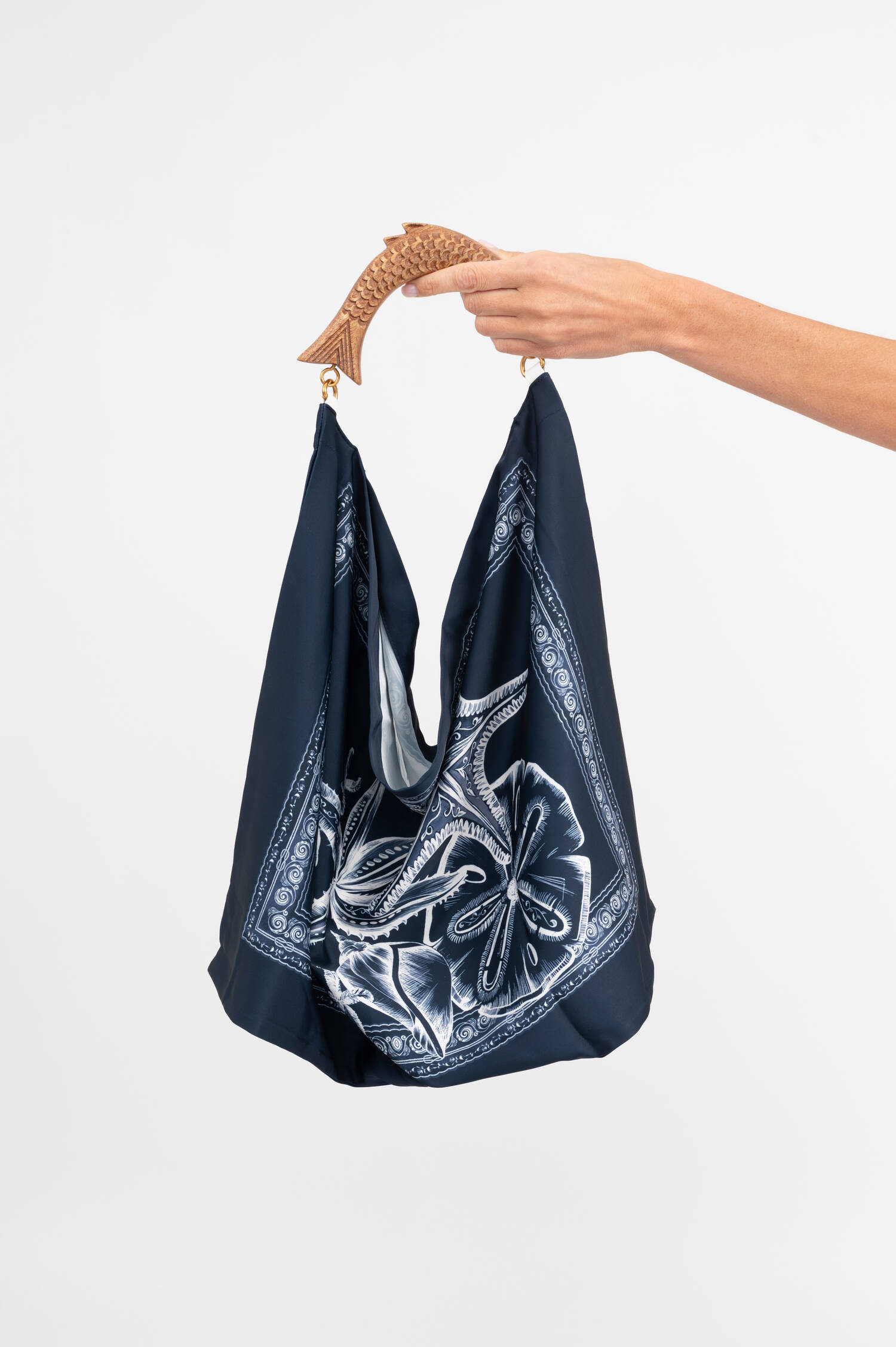 Satin-Scarf Handbag in Off-White/Blau Satin-Scarf Handbag in Off-White/Blau