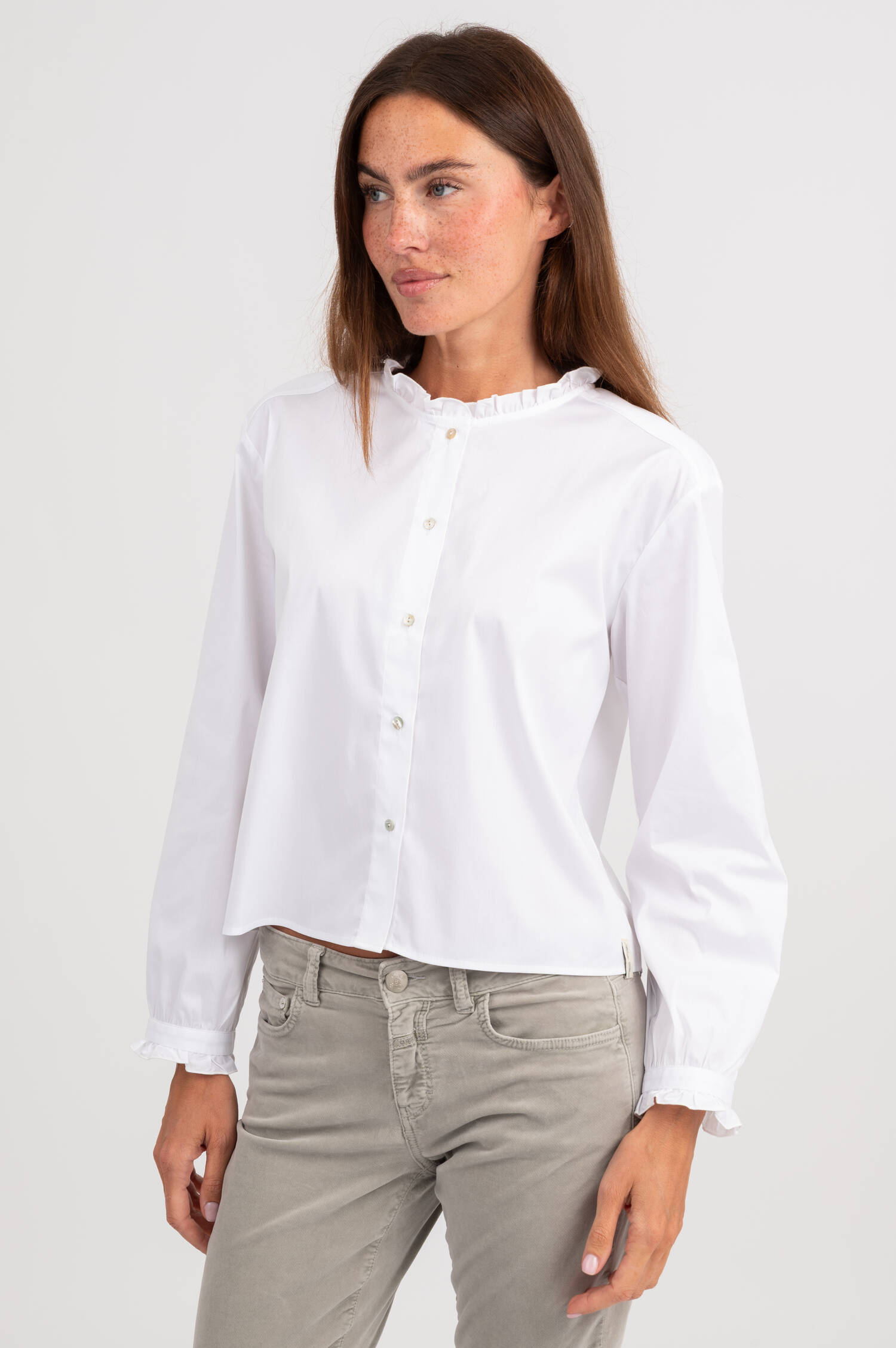 Bluse mit Rüschen-Details in Weiß Bluse mit Rüschen-Details in Weiß