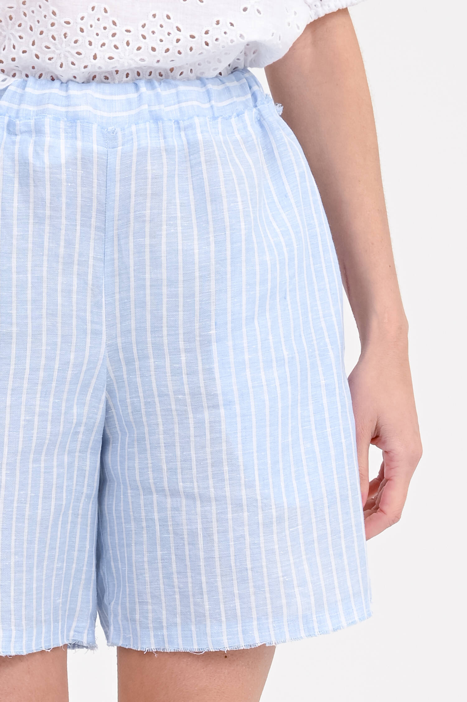 Gestreifte Leinshort in Hellblau/Weiß Gestreifte Leinshort in Hellblau/Weiß