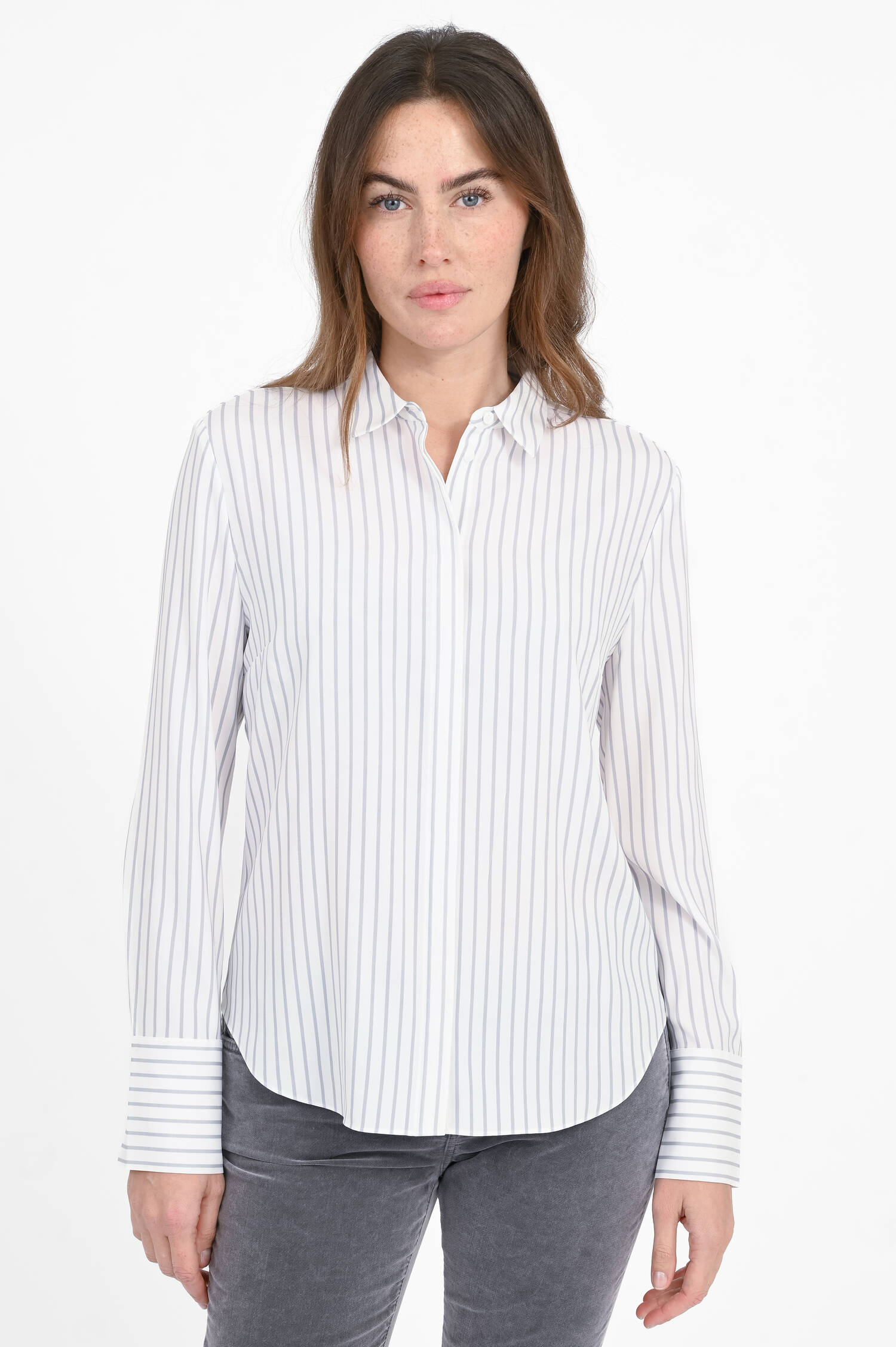 Seiden-Bluse in Weiß/Grau gestreift Seiden-Bluse in Weiß/Grau gestreift