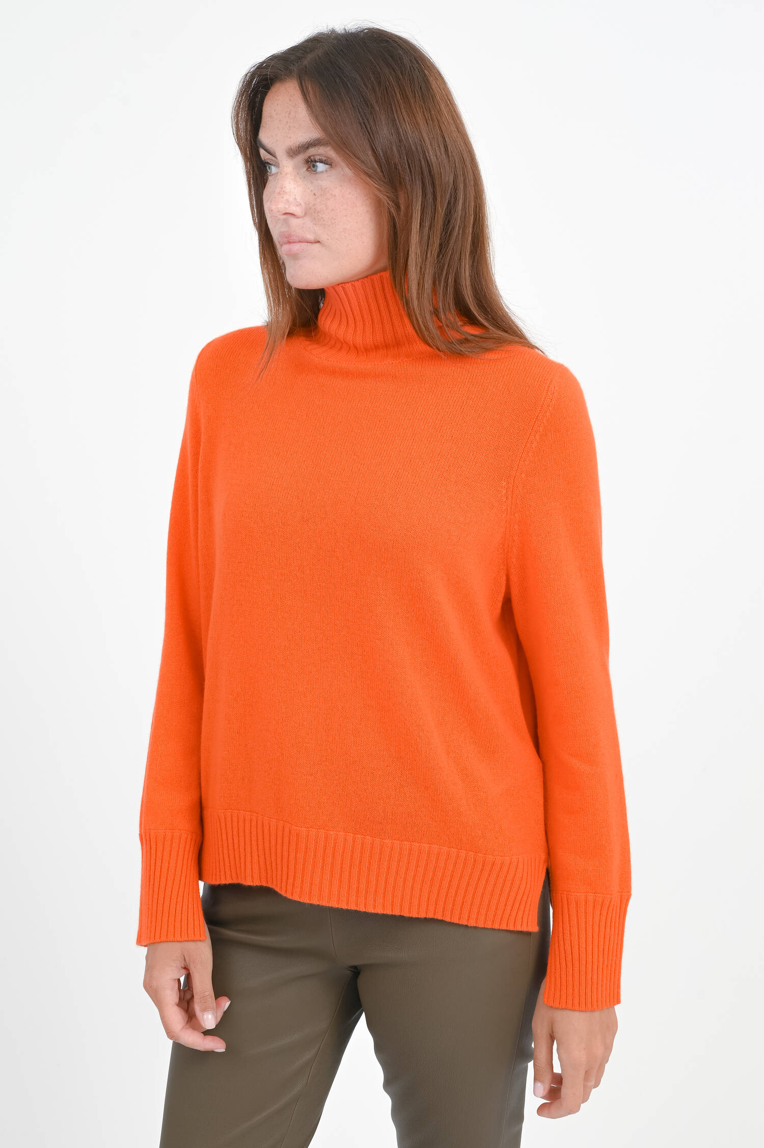 Turtleneck Cashmere Pullover in Orange