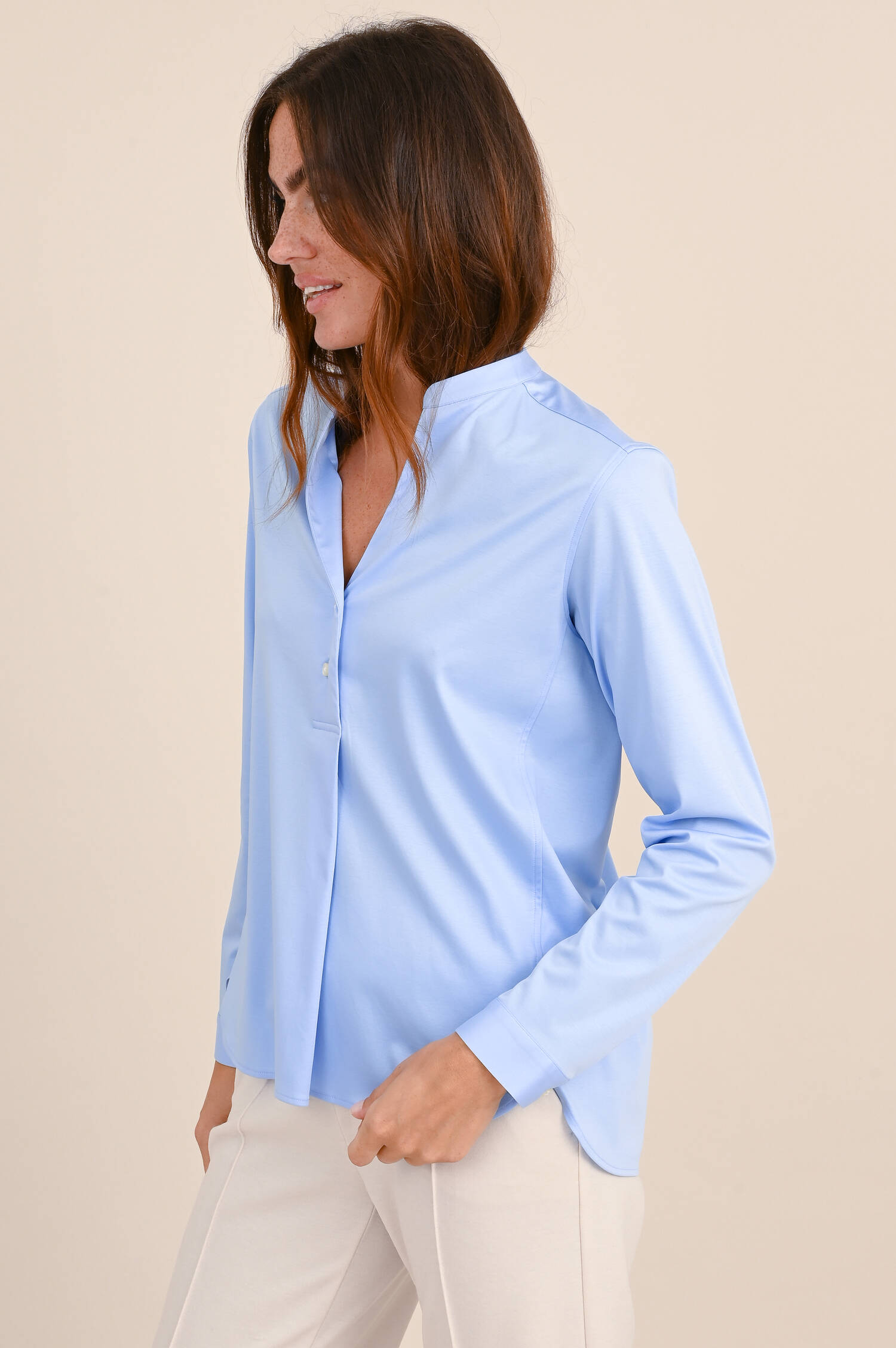 Blusen mit Stehkragen in Hellblau Blusen mit Stehkragen in Hellblau