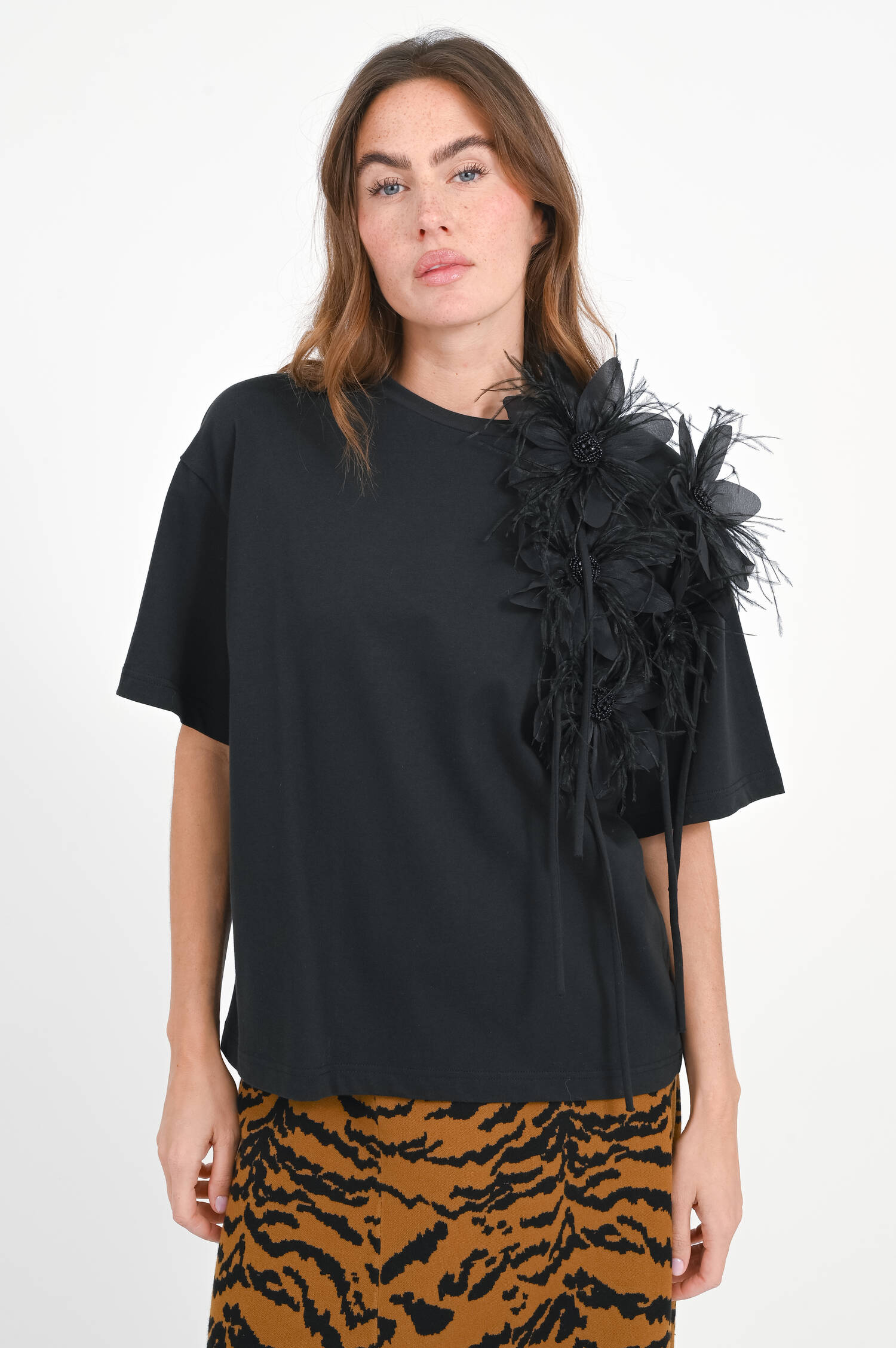 Oversized T-Shirt mit Blumen-Detail in Schwarz
