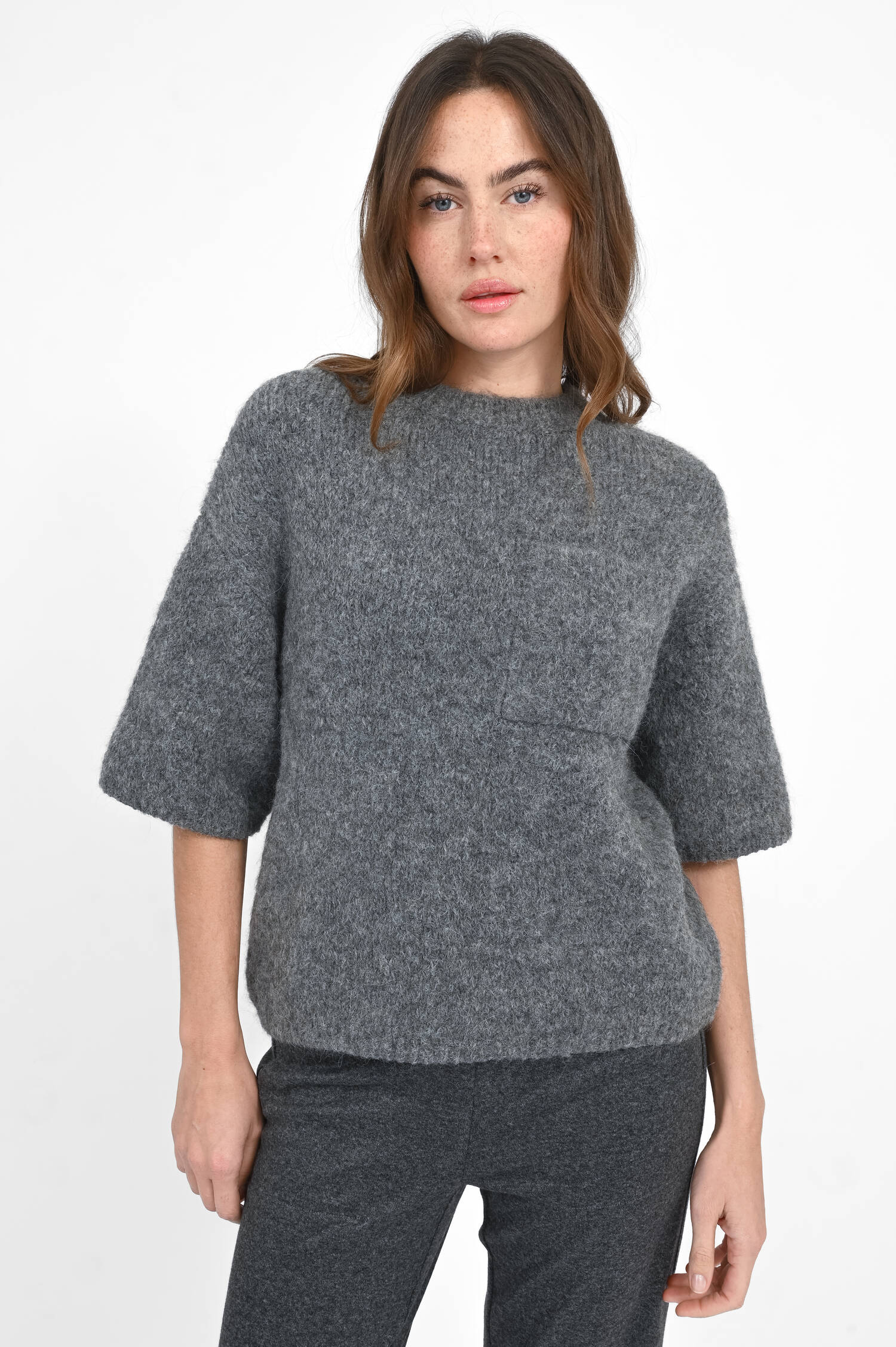 Kurzarm-Pullover mit Brusttasche in Dark Grey