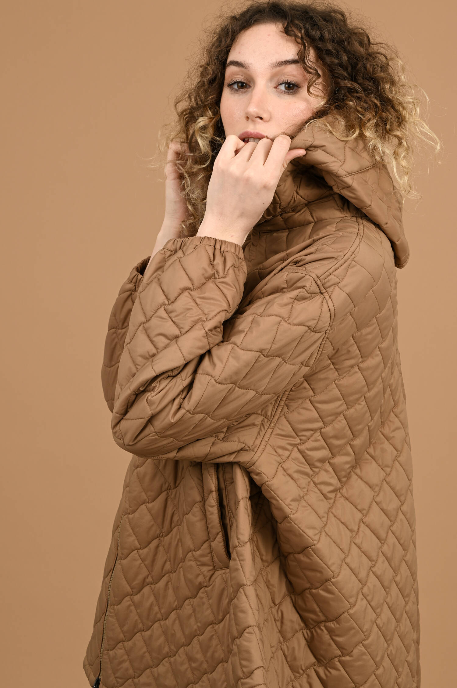 Steppjacke mit Kapuze in Camelbraun