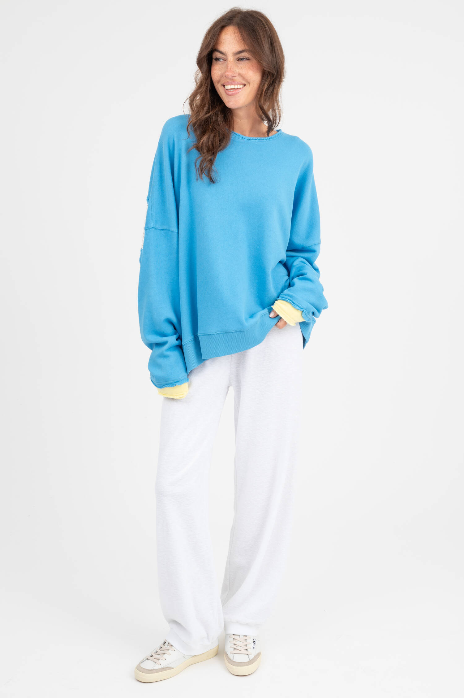 Sweater mit Häkel-Einsatz in Blau Sweater mit Häkel-Einsatz in Blau