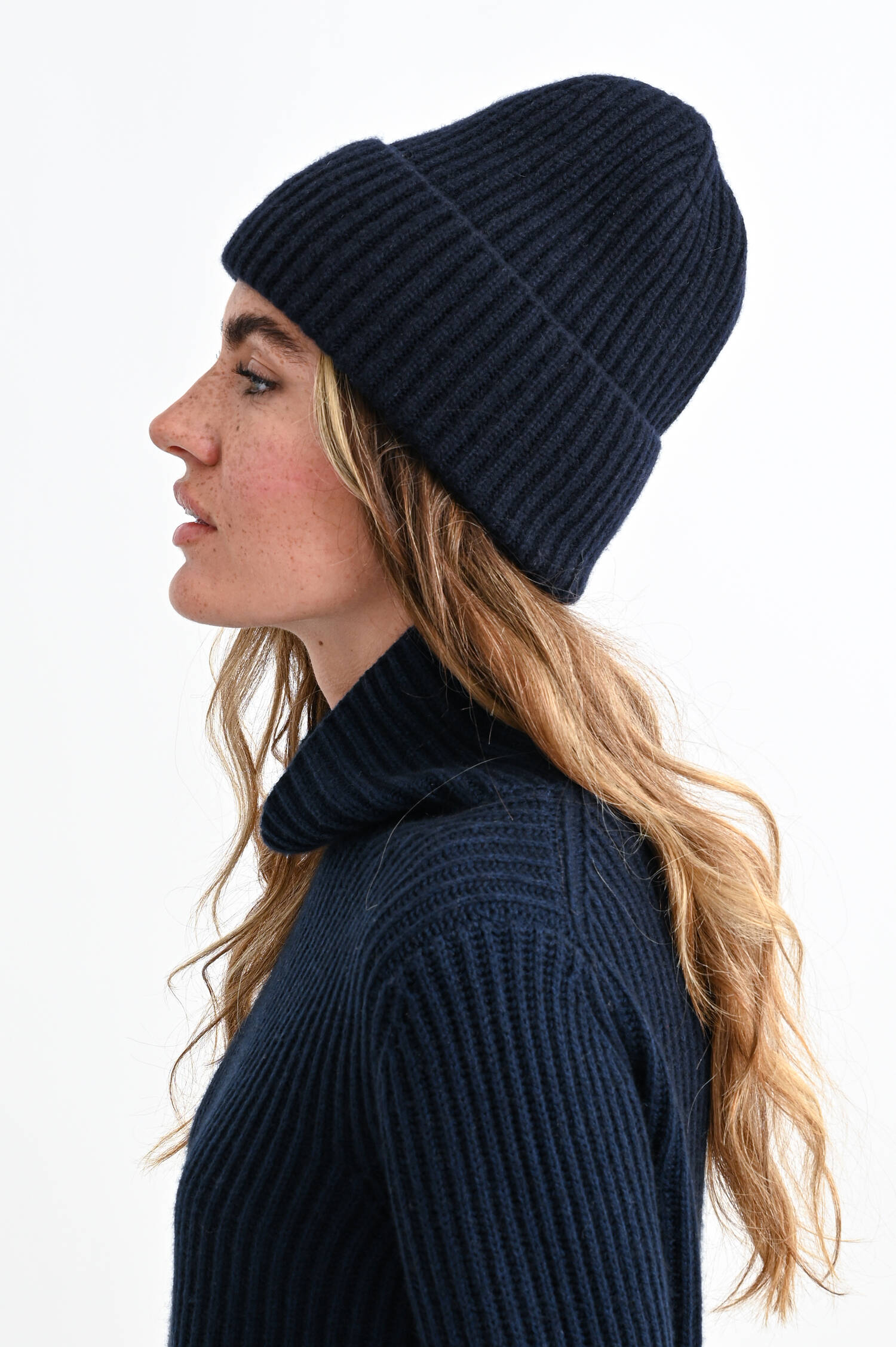 Maxi-Mütze aus Cariaggi Cashmere in Navy Maxi-Mütze aus Cariaggi Cashmere in Navy