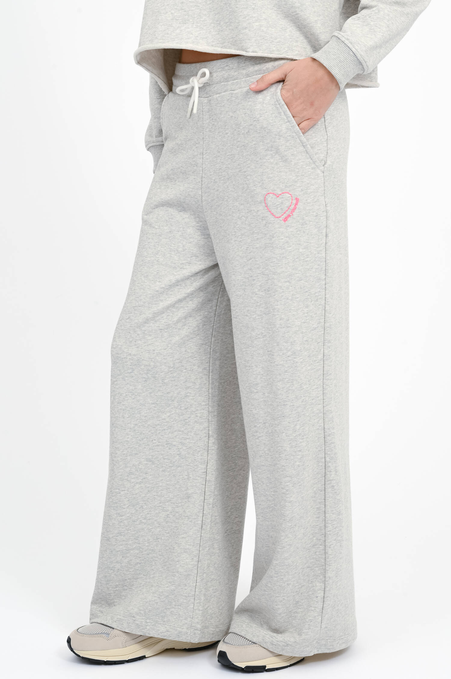 Loungewear-Pants mit Stickerei in Grau meliert Loungewear-Pants mit Stickerei in Grau meliert