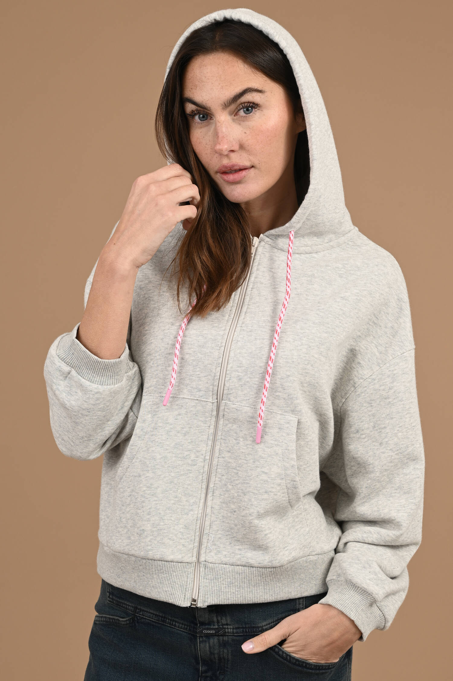 Kapuzenjacke mit Herz Aufstick in Grau