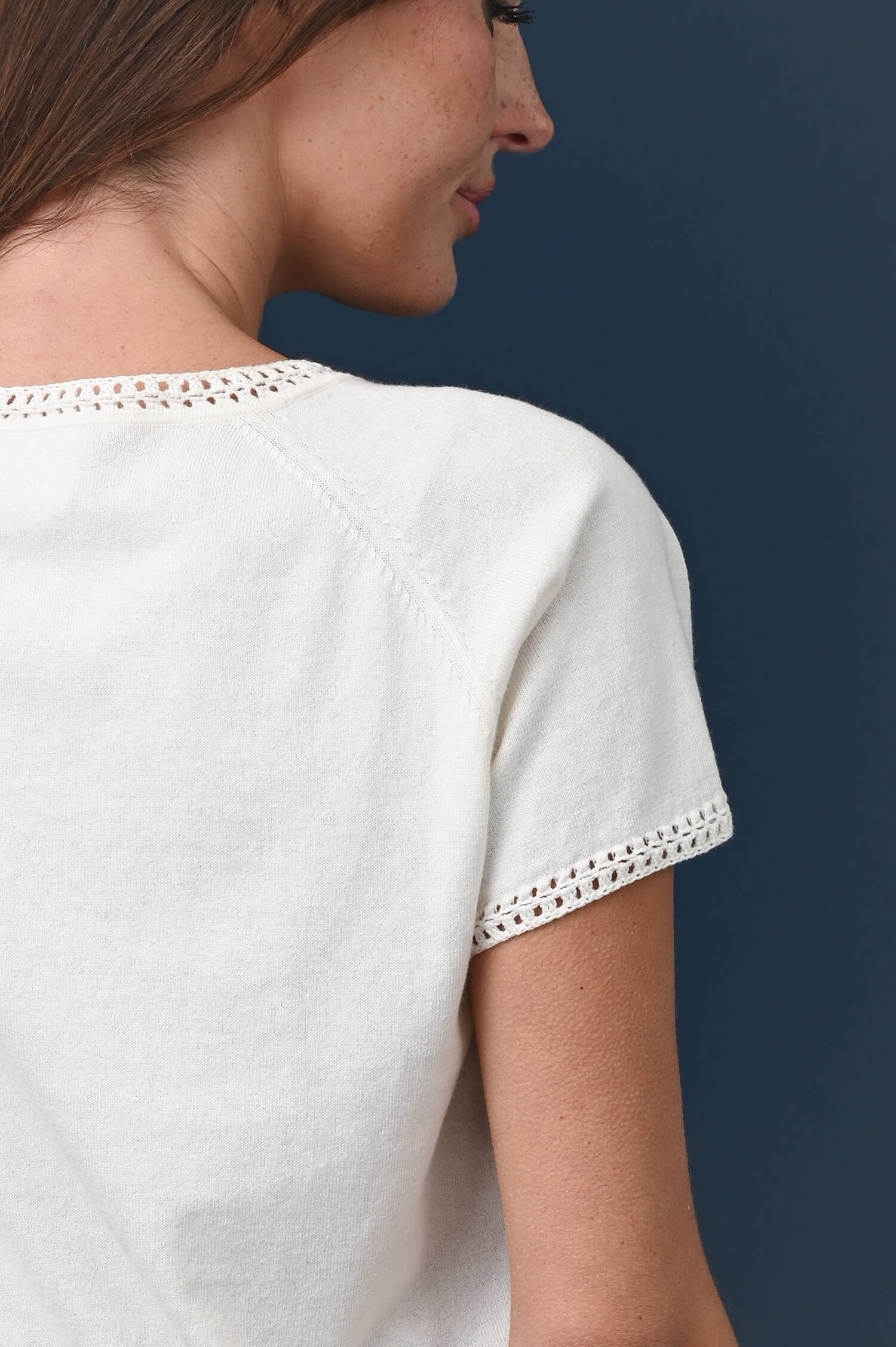 T-Shirt mit Lockstrickdetails in Weiß