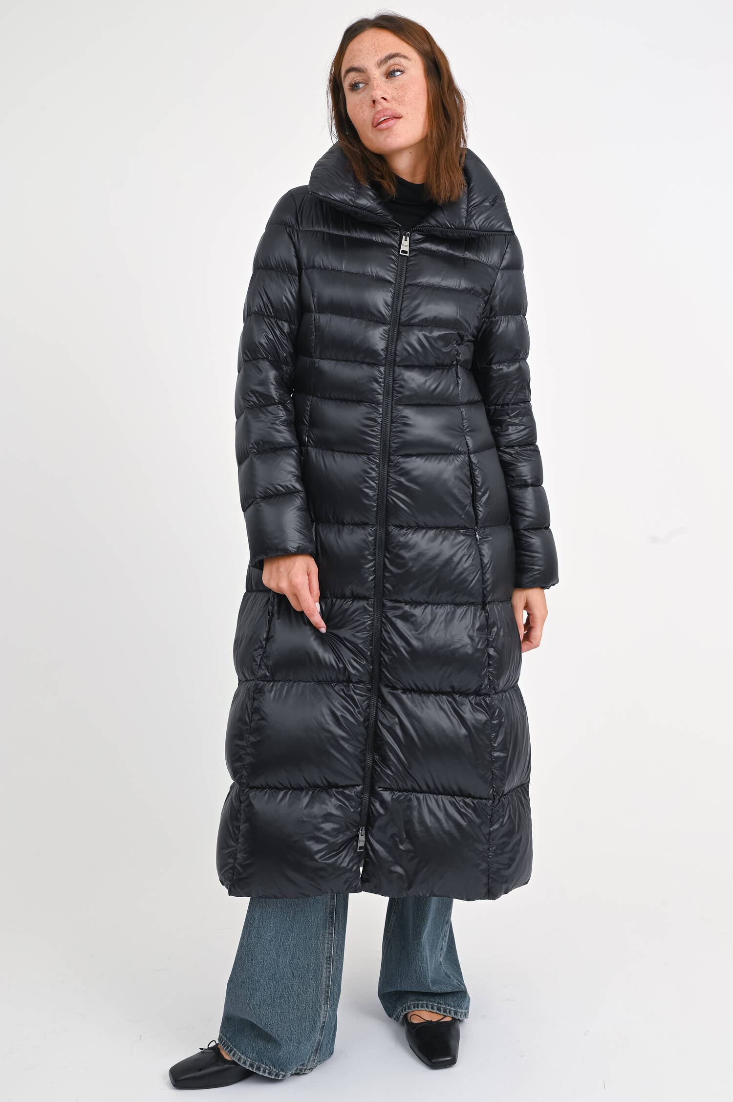 Daunenmantel mit Gürtel in Schwarz