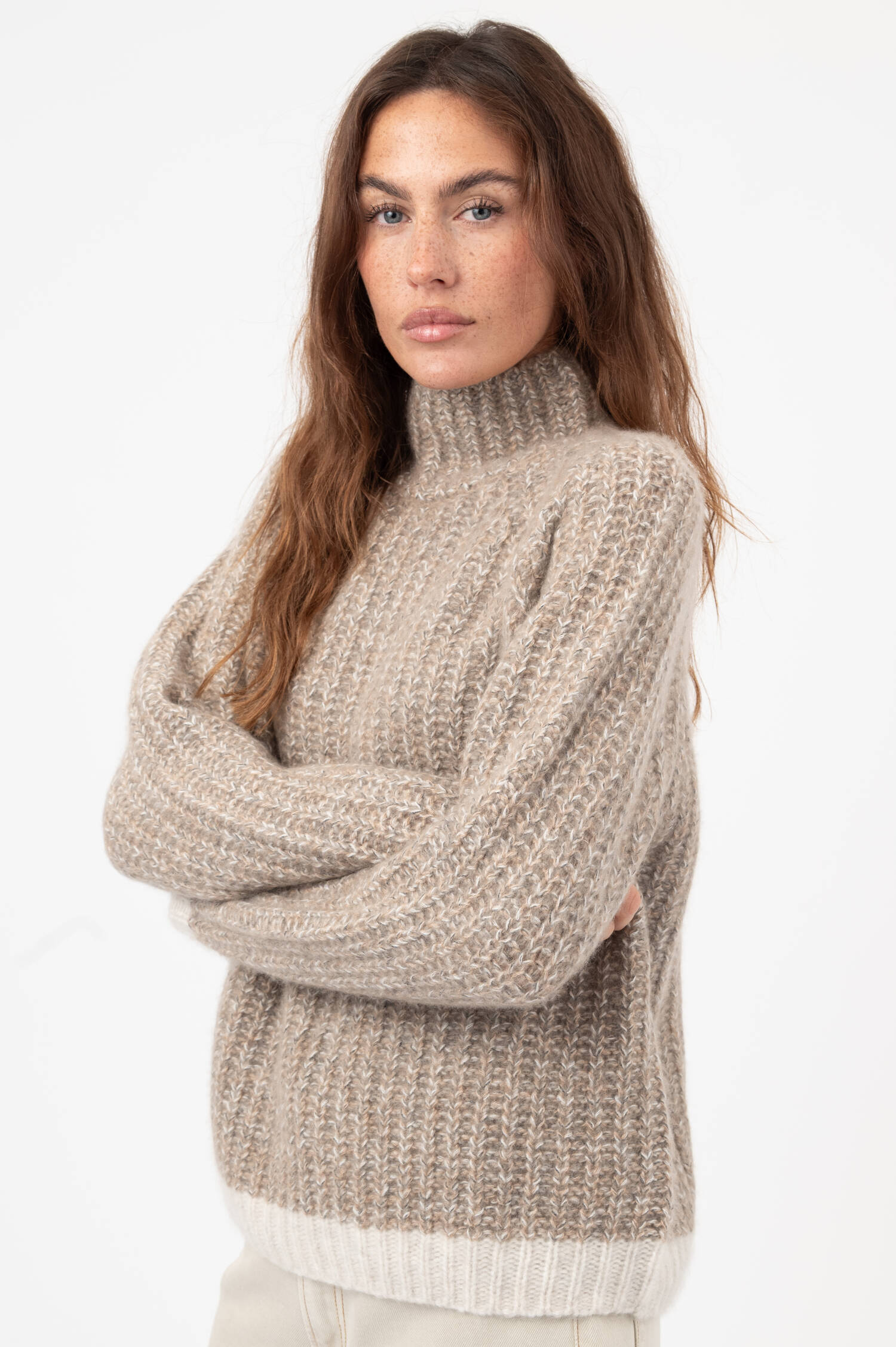 Stehkragen-Raglan-Pullover in Braun meliert Stehkragen-Raglan-Pullover in Braun meliert