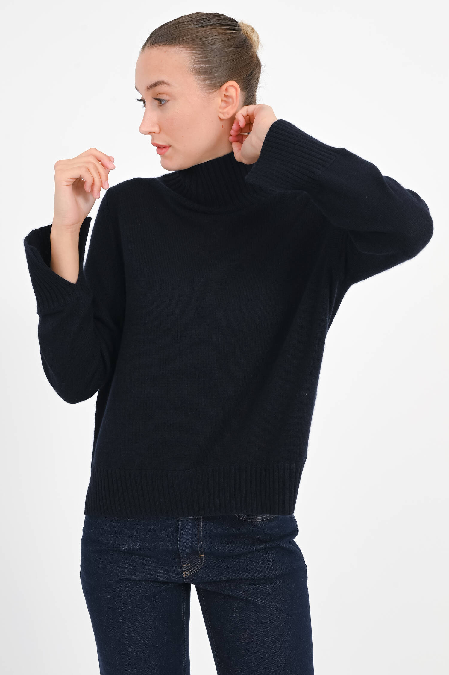 Turtleneck Cashmere Pullover in Navy