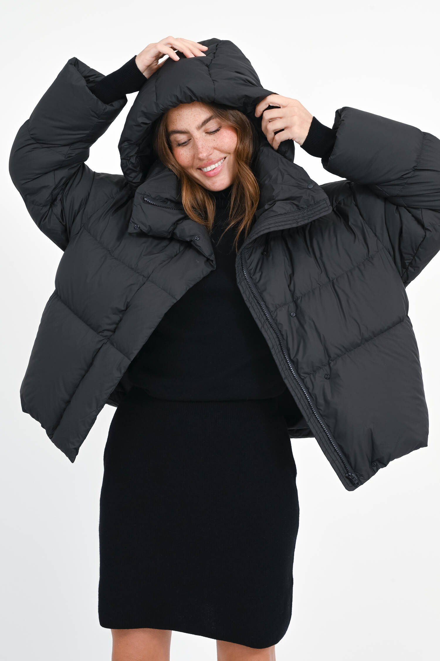 Daunenjacke mit abnehmbarer Kapuze in Black