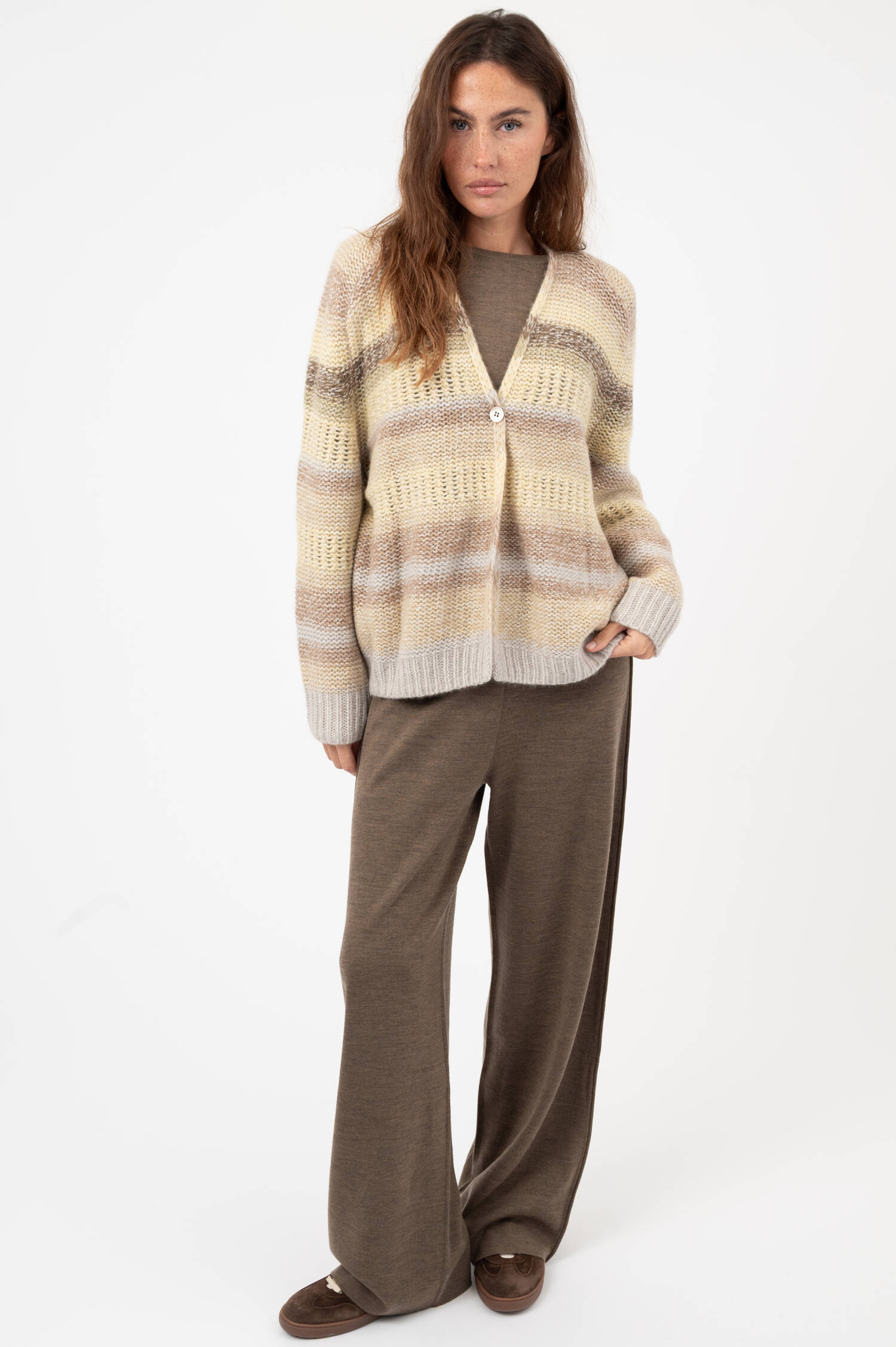 Gestreifter Cashmere-Mix-Cardigan in Braun/Beige Gestreifter Cashmere-Mix-Cardigan in Braun/Beige
