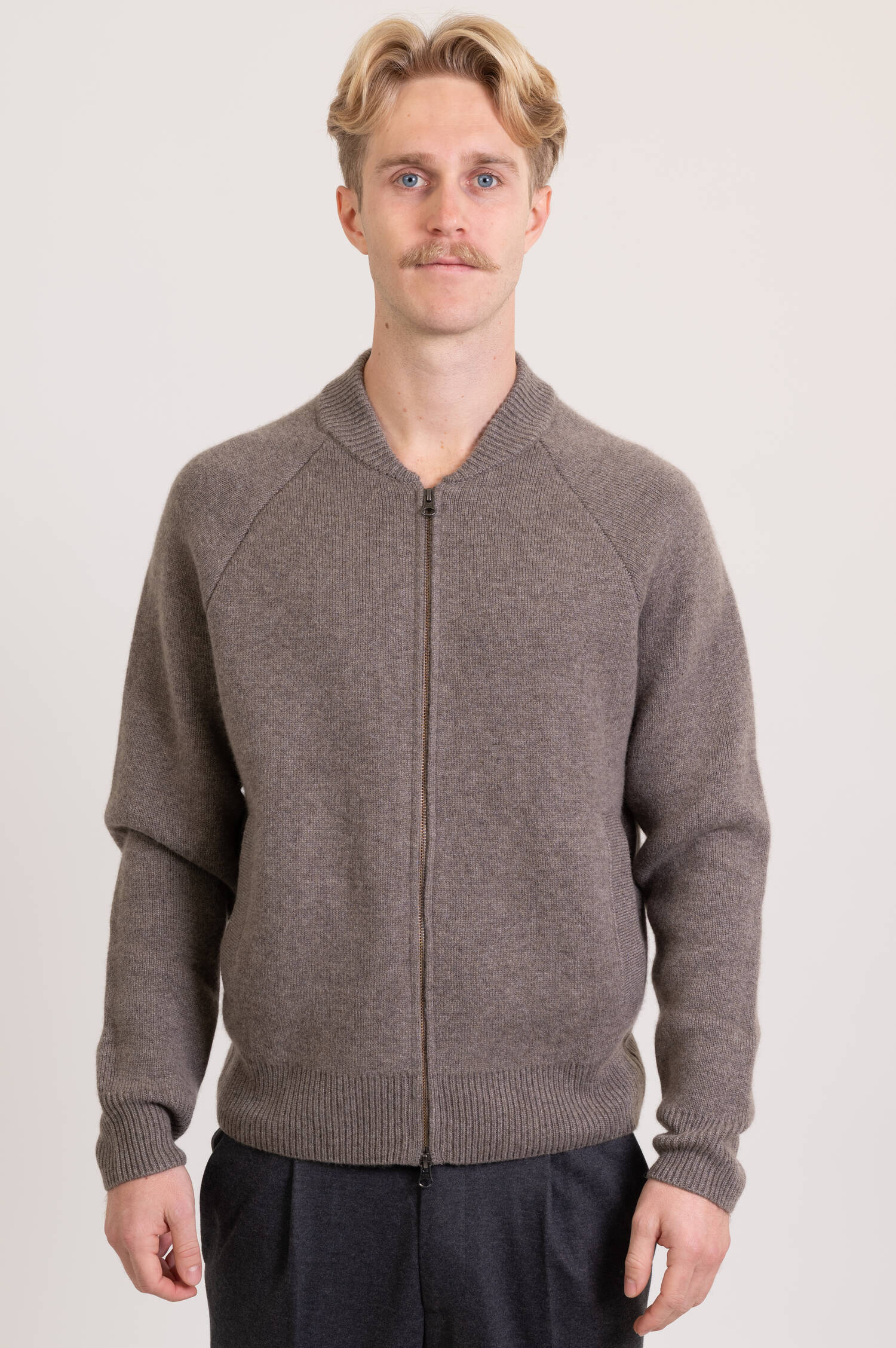 Strickjacke FIONN in Taupe