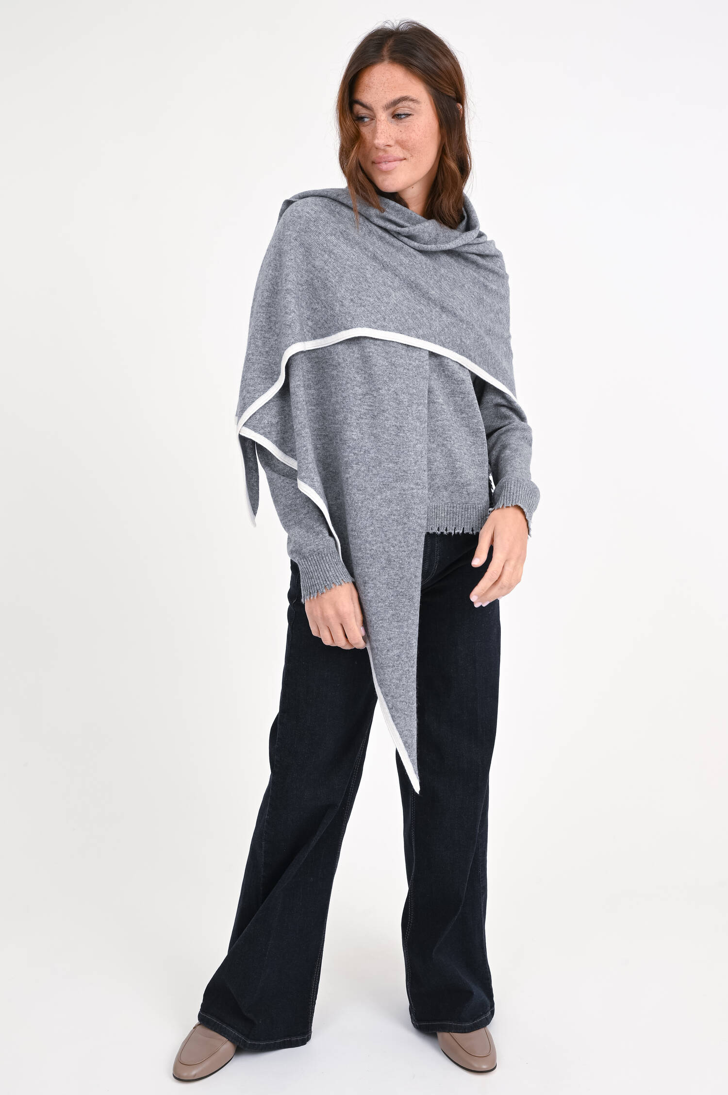 Poncho mit Kontrastfarbe in Grau