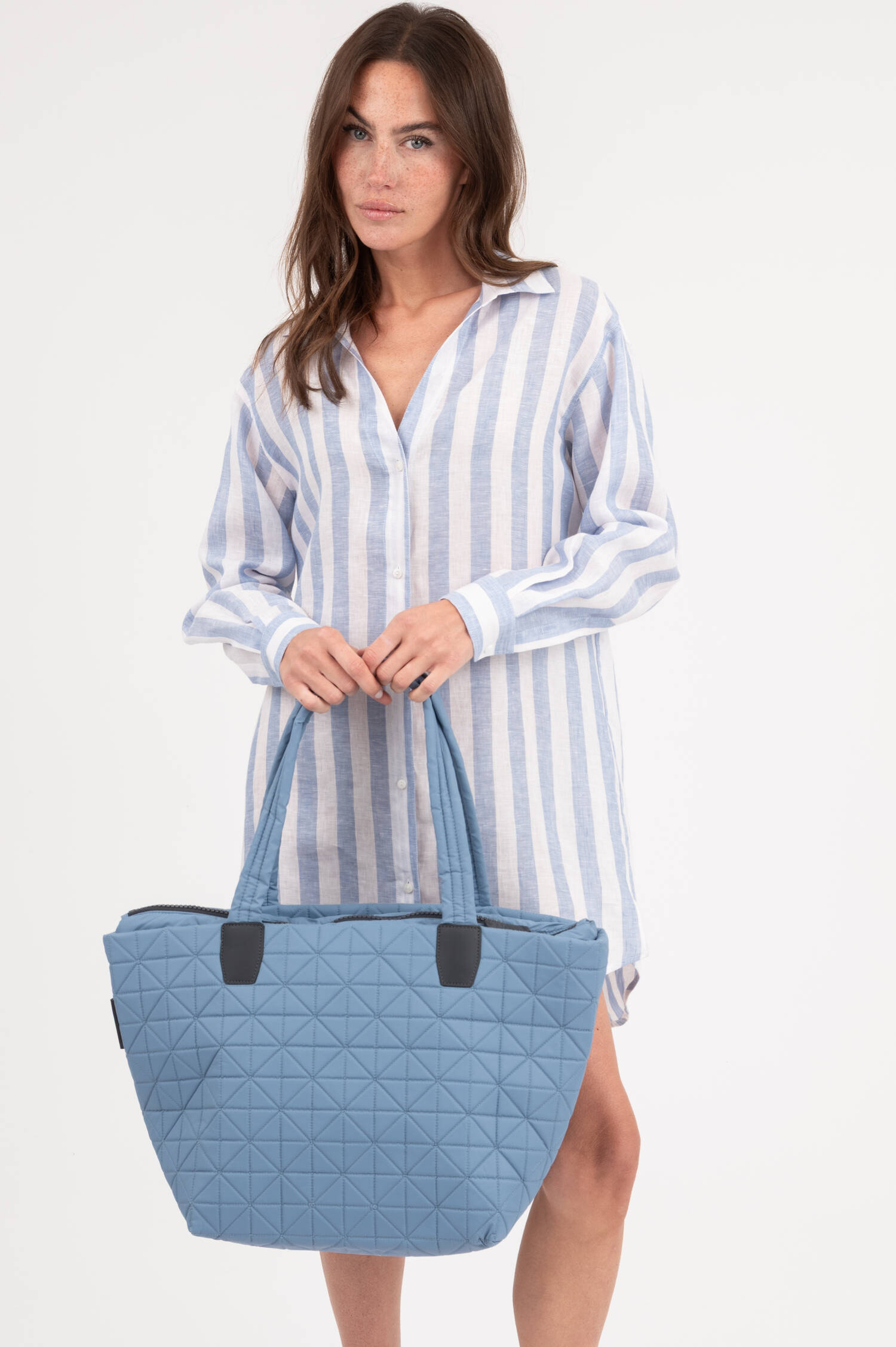 VEE Medium Tote Bag in Pigeonblau