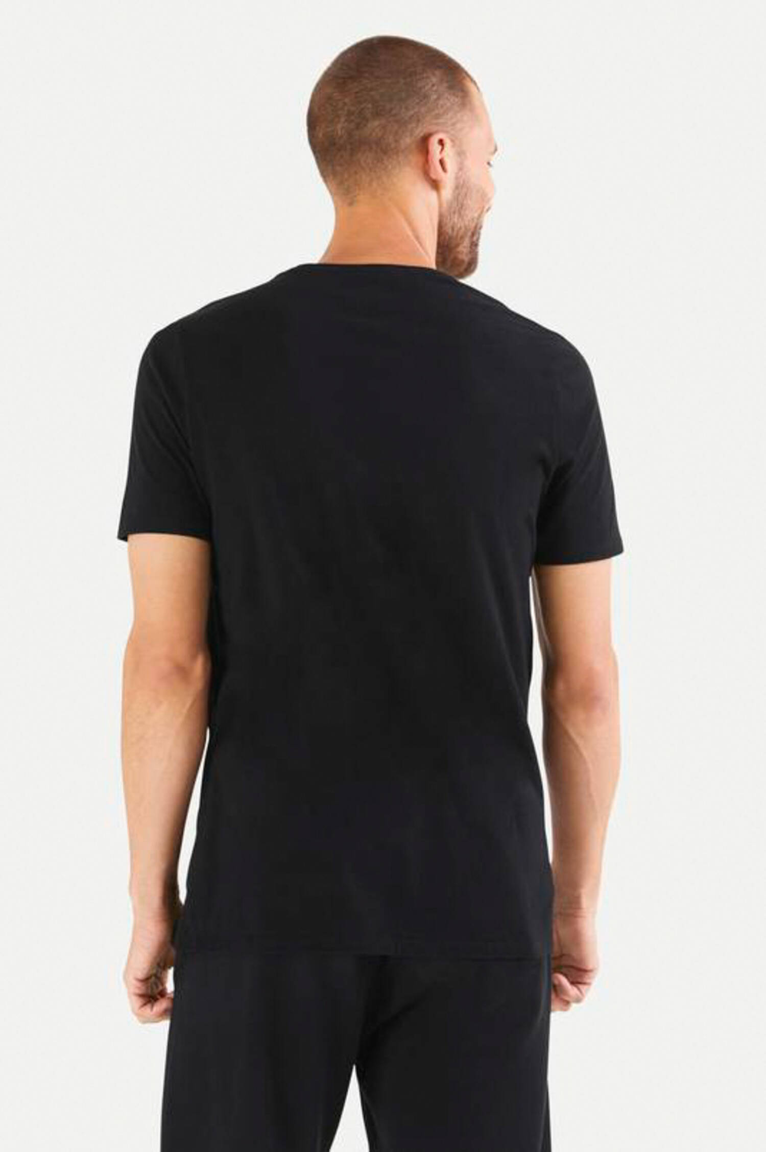 Basic T-Shirt in Schwarz