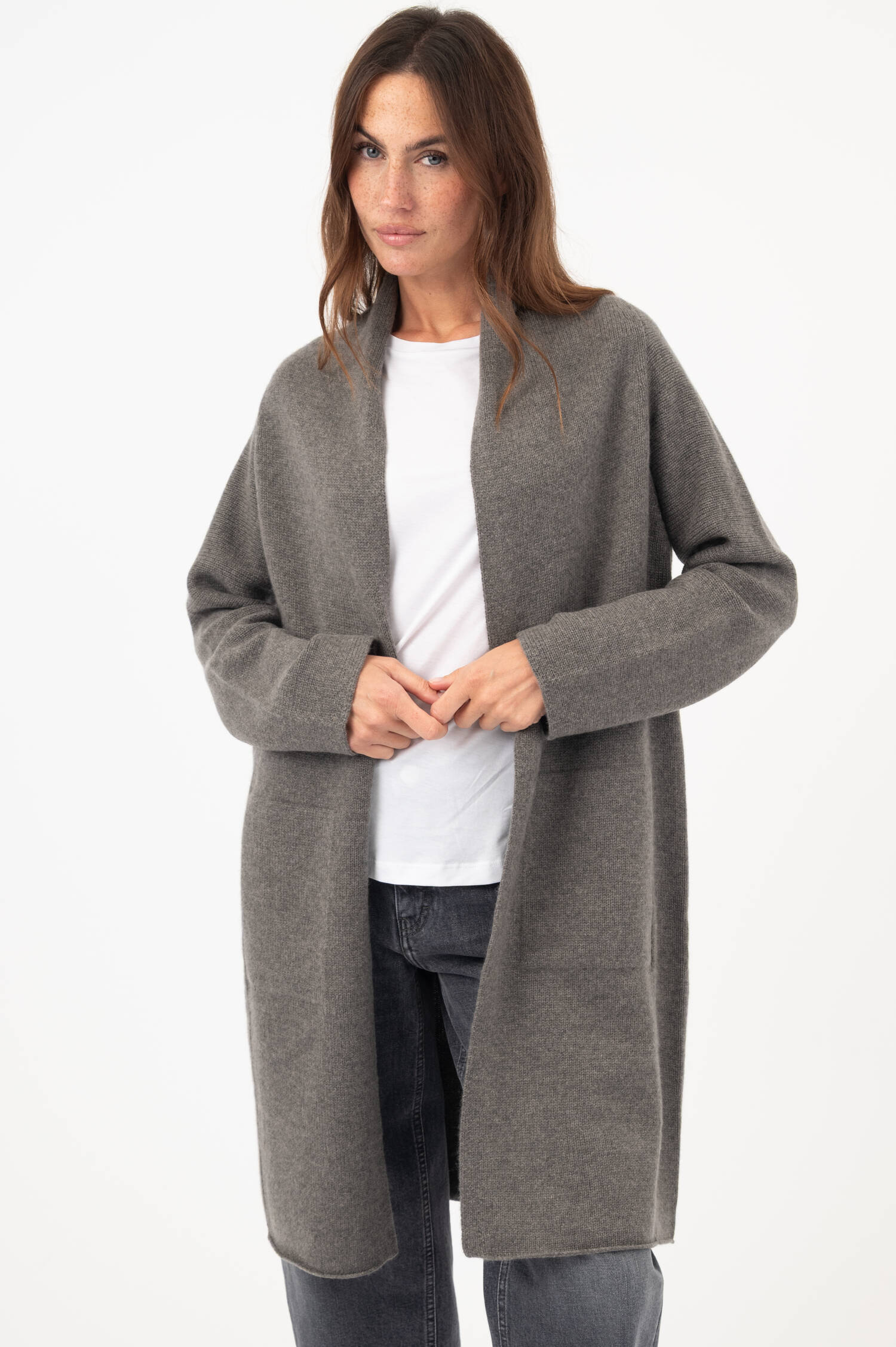 Strick-Cardigan mit Schalkragen in Grau Strick-Cardigan mit Schalkragen in Grau