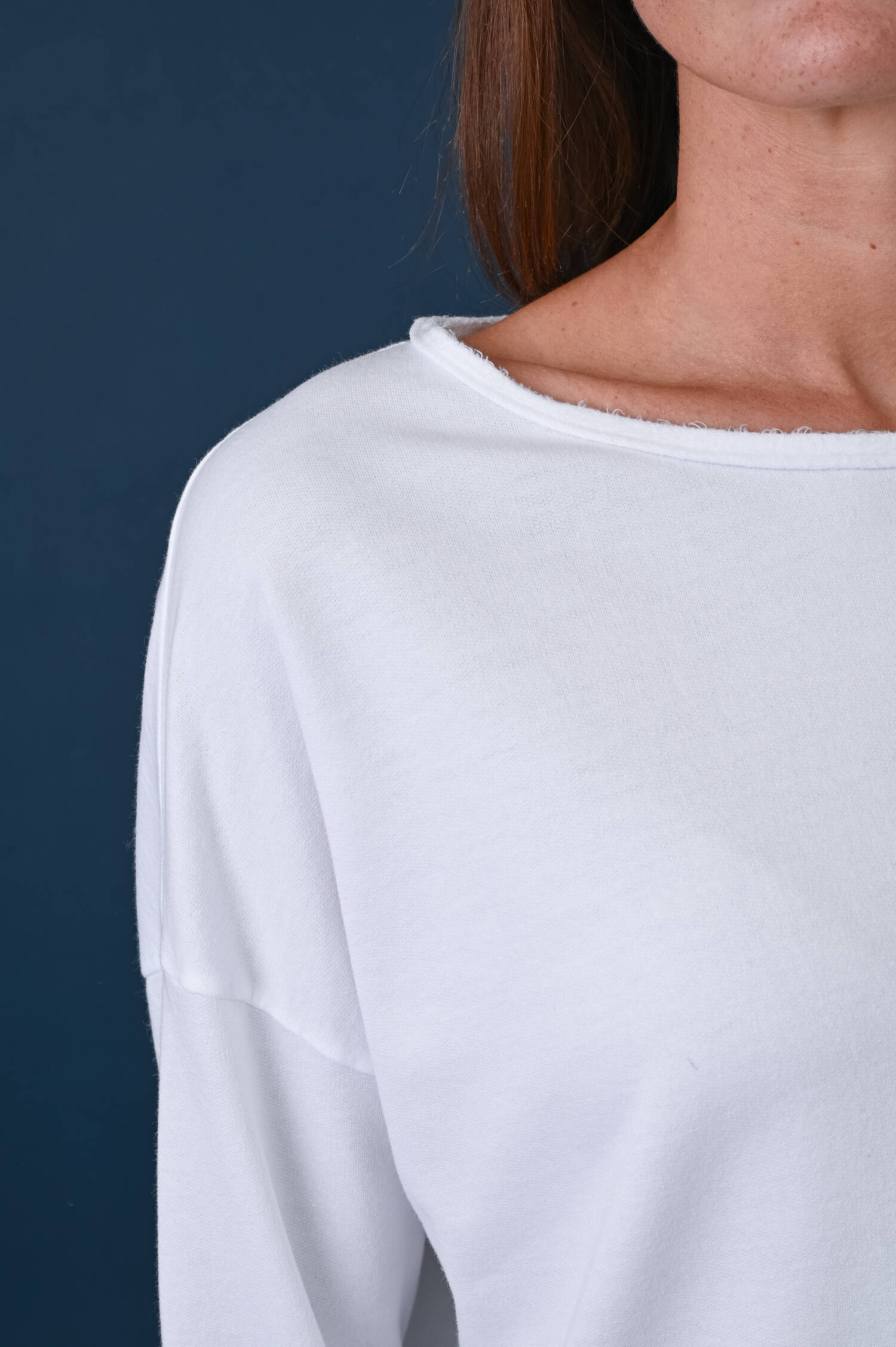 Sweater mit U-Boot Ausschnitt in Weiß