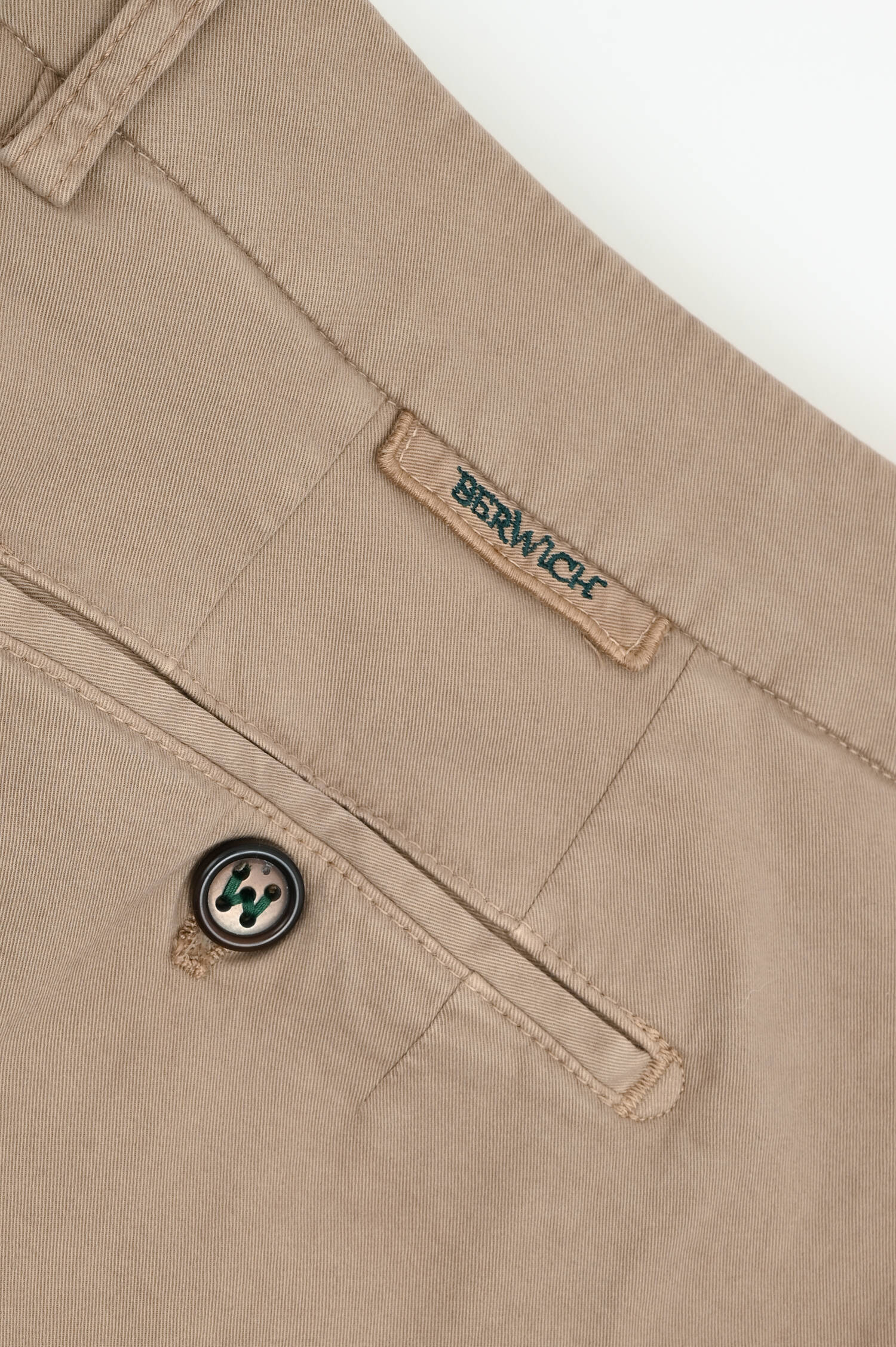 Hose MORELLO in Noce