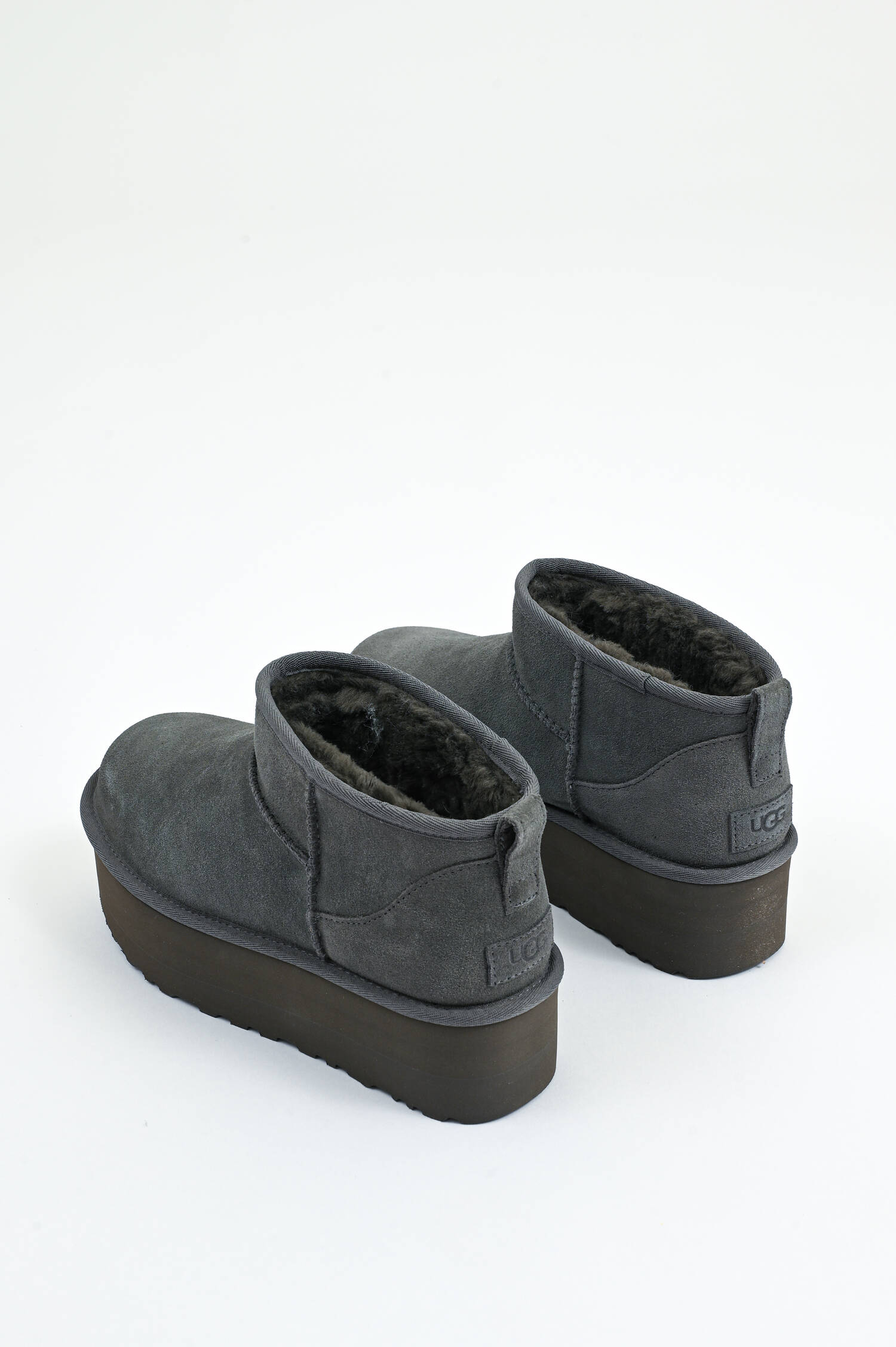 Lammfell-Boot ULTRA MINI PLATTFORM in Grau Lammfell-Boot ULTRA MINI PLATTFORM in Grau