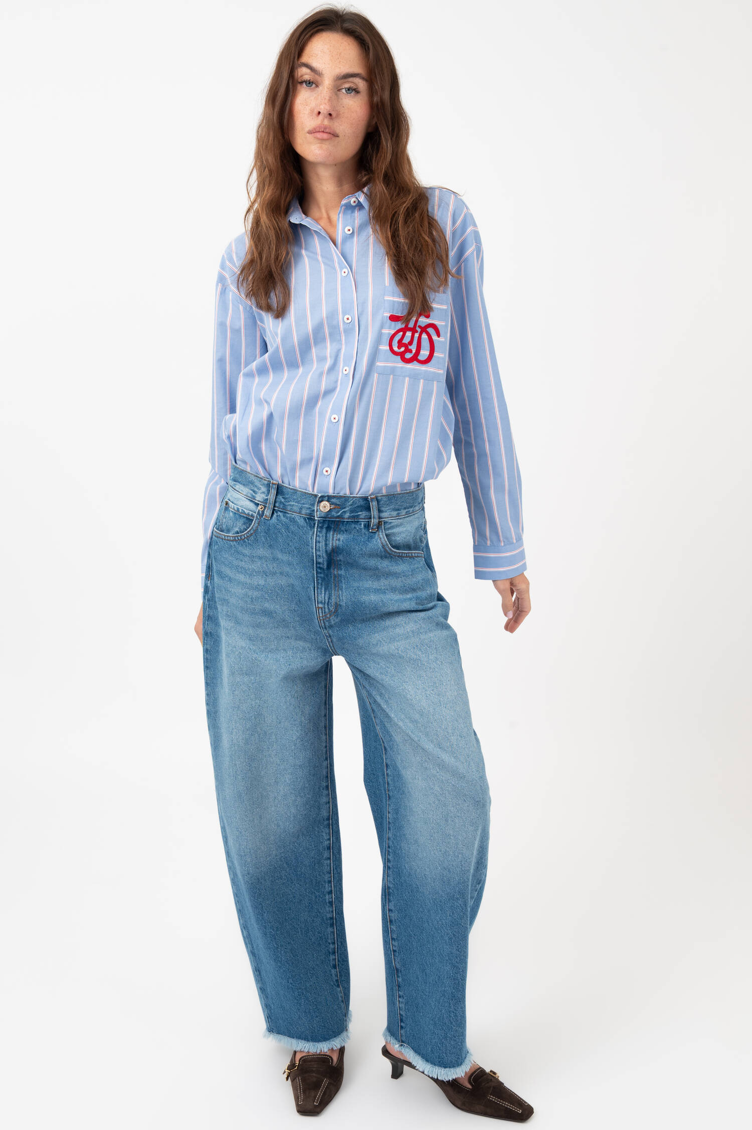 Cropped Barrel-Leg Jeans in Blau