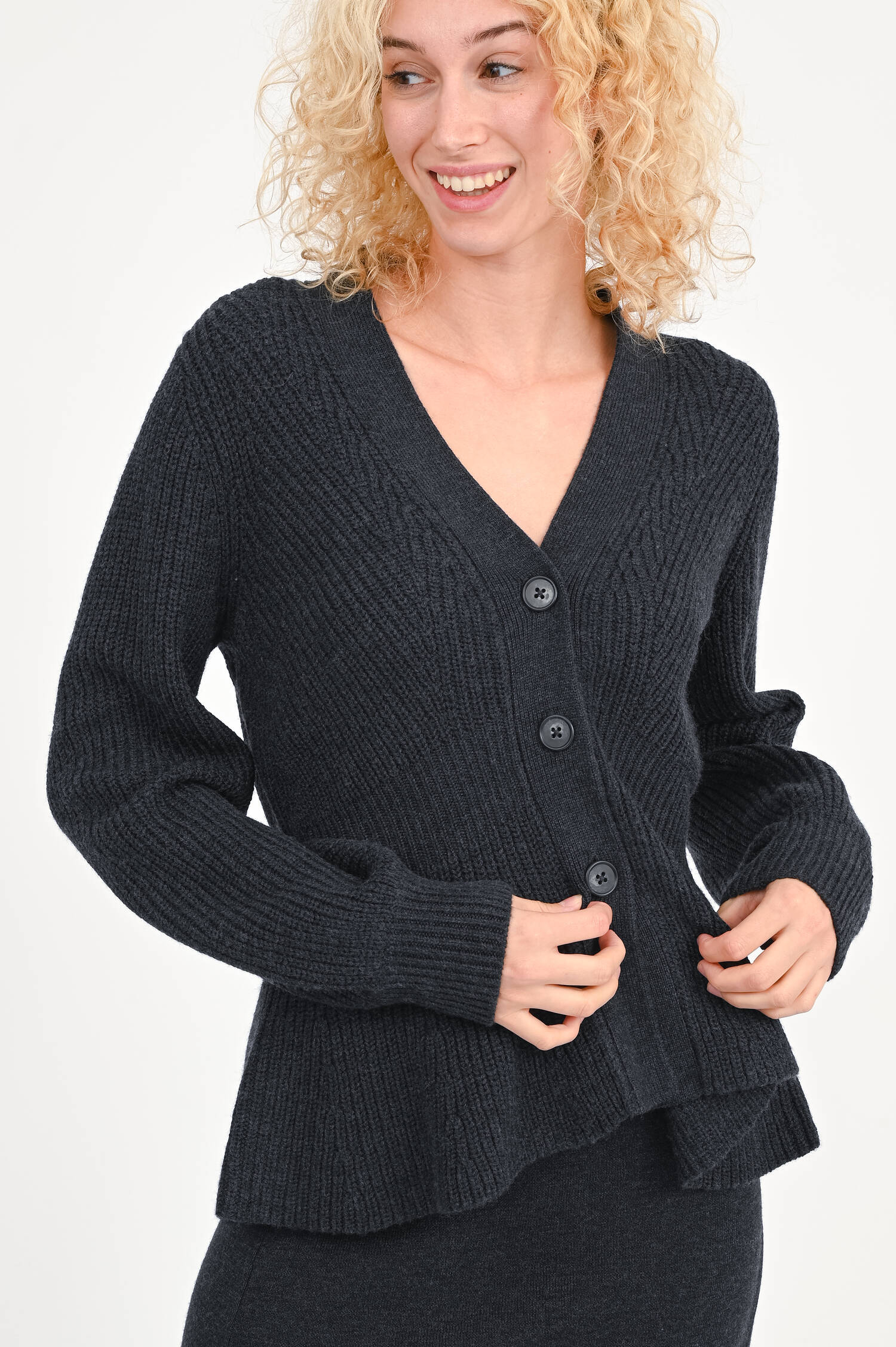 Taillierte Strickjacke in Anthrazit Taillierte Strickjacke in Anthrazit