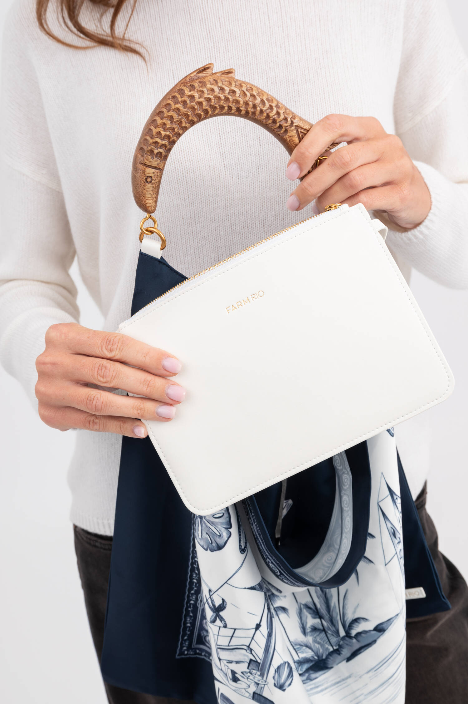 Satin-Scarf Handbag in Off-White/Blau Satin-Scarf Handbag in Off-White/Blau