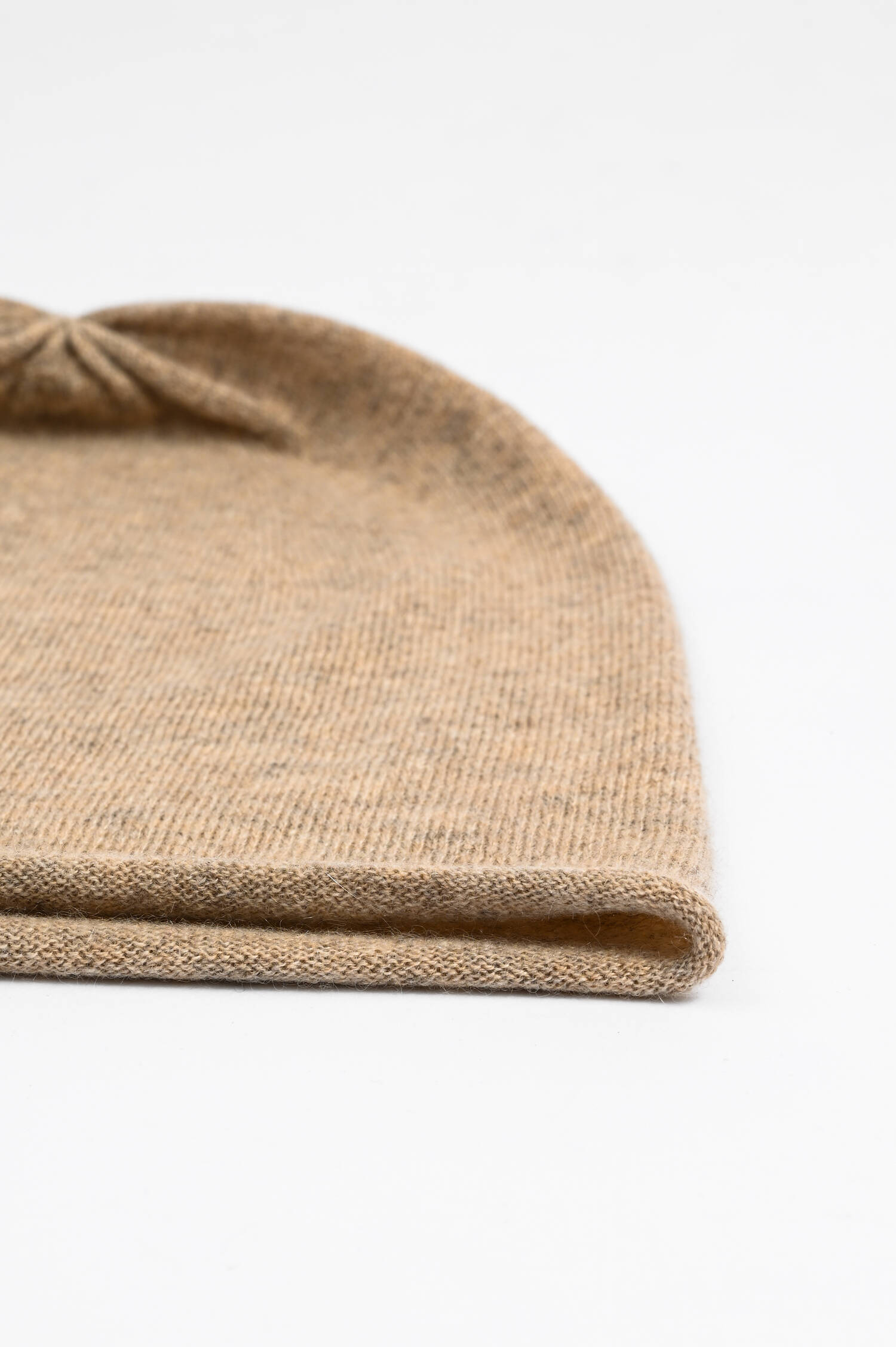 Feinstrick-Mütze mit Rollsaum in Grayscale Feinstrick-Mütze mit Rollsaum in Grayscale