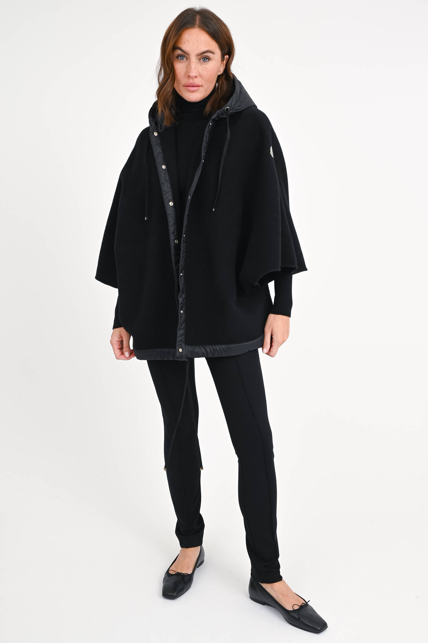 Cape aus Wolle in Schwarz Cape aus Wolle in Schwarz