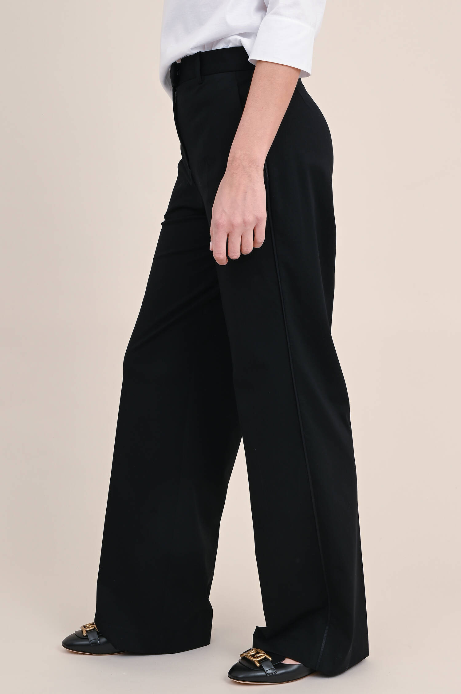 Weite Hose mit Streifen aus Satin in Schwarz